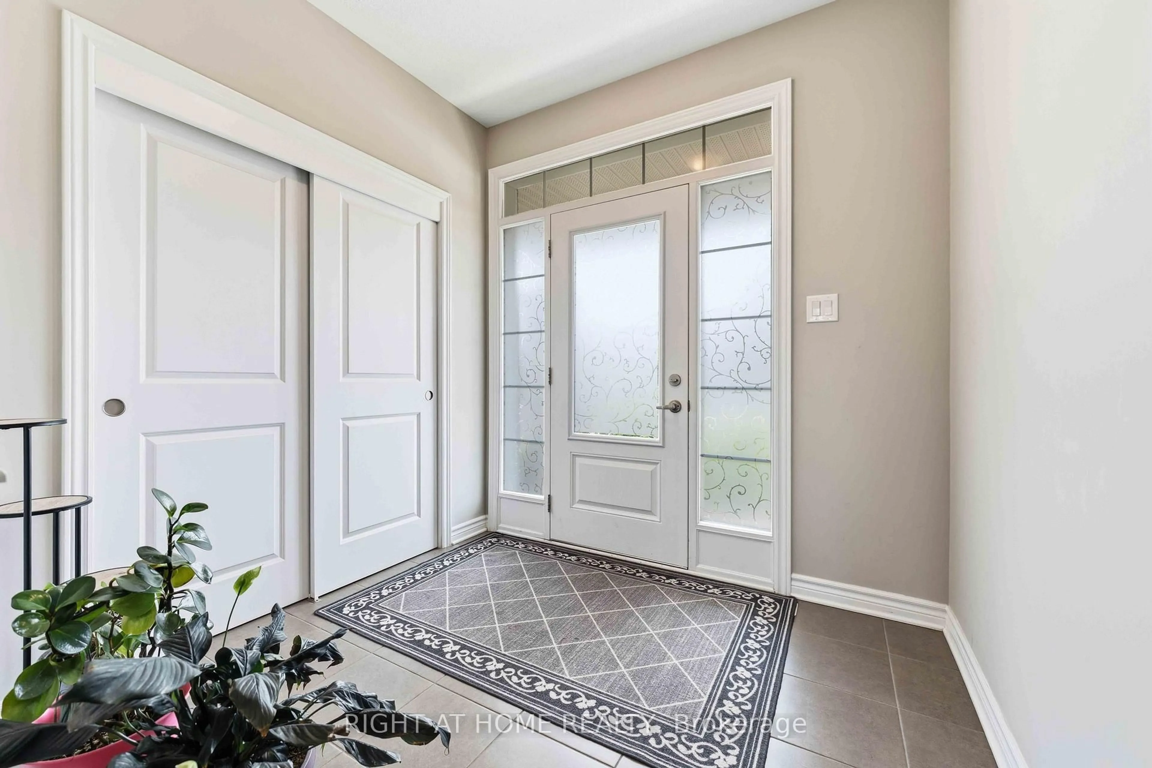 Indoor entryway for 2581 River Mist Rd, Ottawa Ontario K2J 6G1