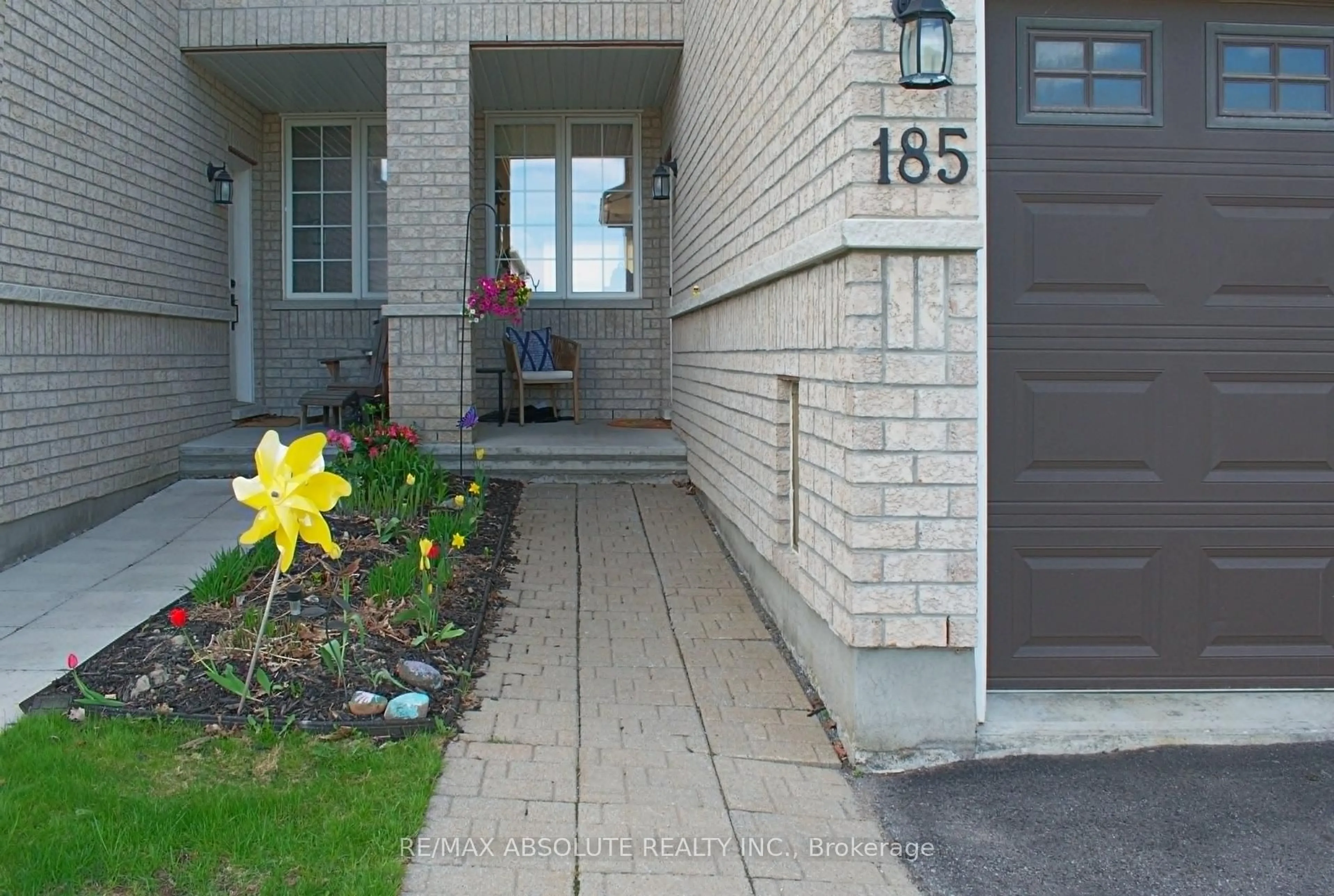 Indoor entryway for 185 Desmond Trudeau Dr, Arnprior Ontario K7S 0H1
