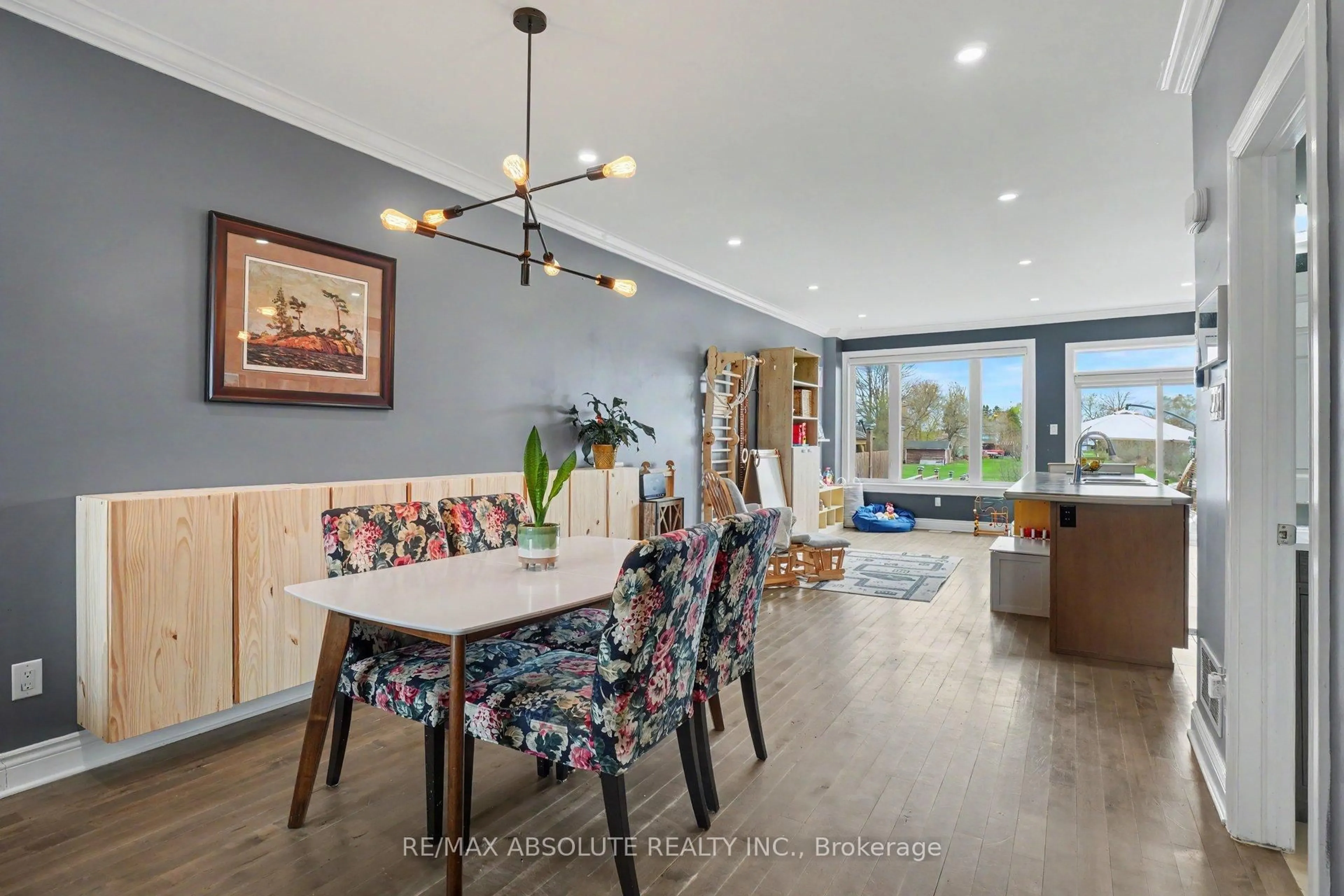 Dining room, wood/laminate floor for 185 Desmond Trudeau Dr, Arnprior Ontario K7S 0H1
