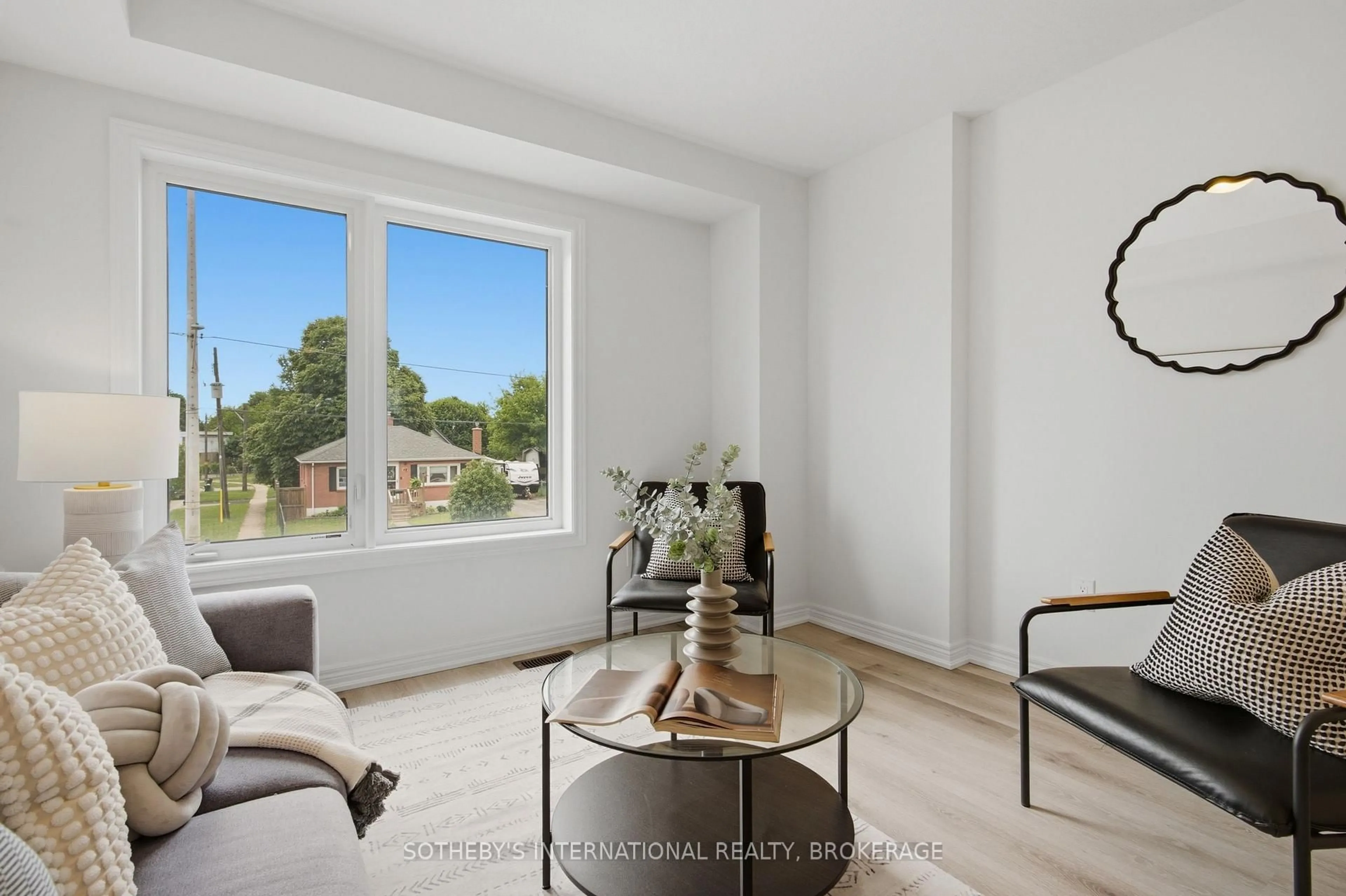 Living room with furniture, unknown for 7 Bingham Rd, Hamilton Ontario L8H 0B5