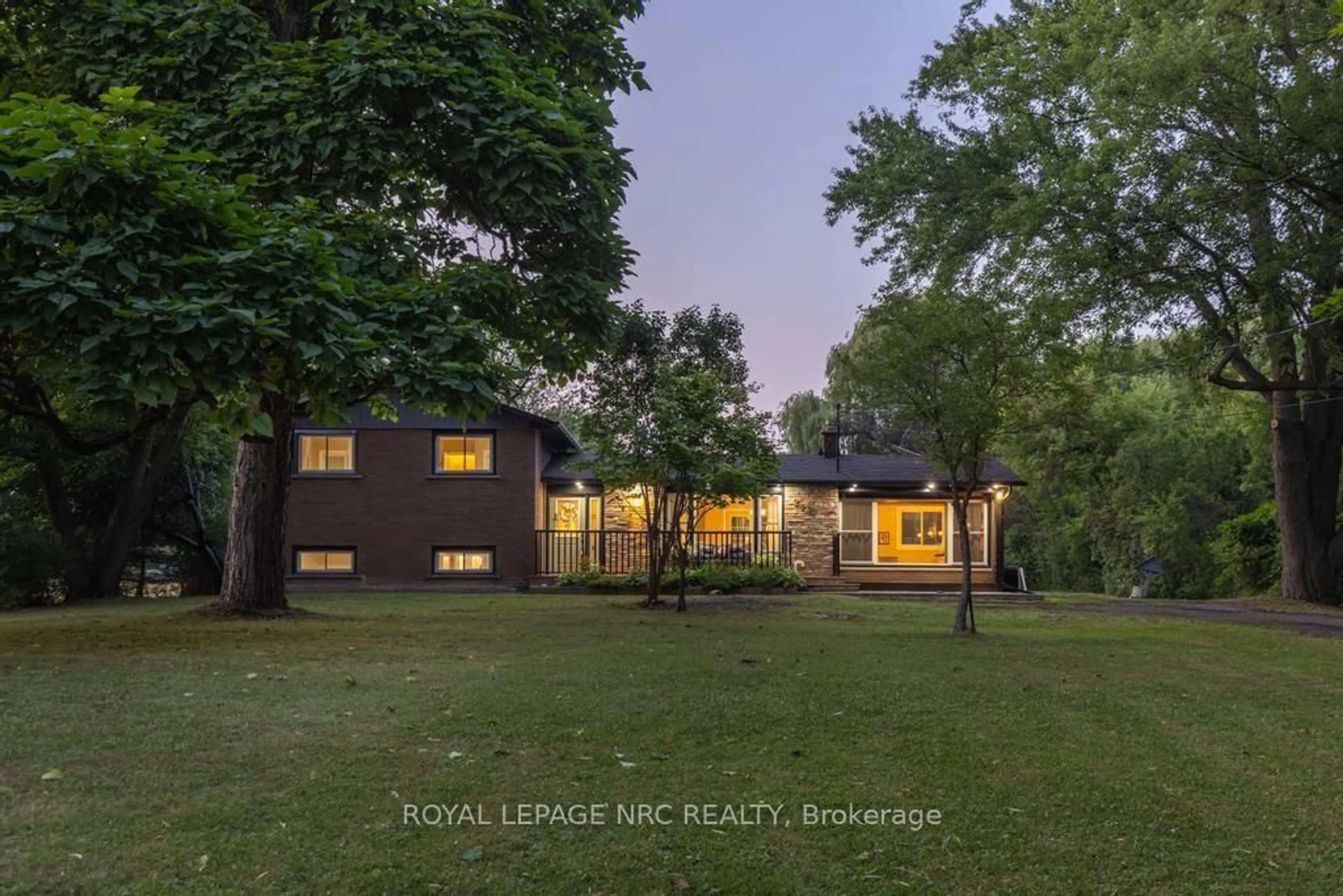 A pic from outside/outdoor area/front of a property/back of a property/a pic from drone, unknown for 2432 Port Robinson Rd, Thorold Ontario L3B 5N5