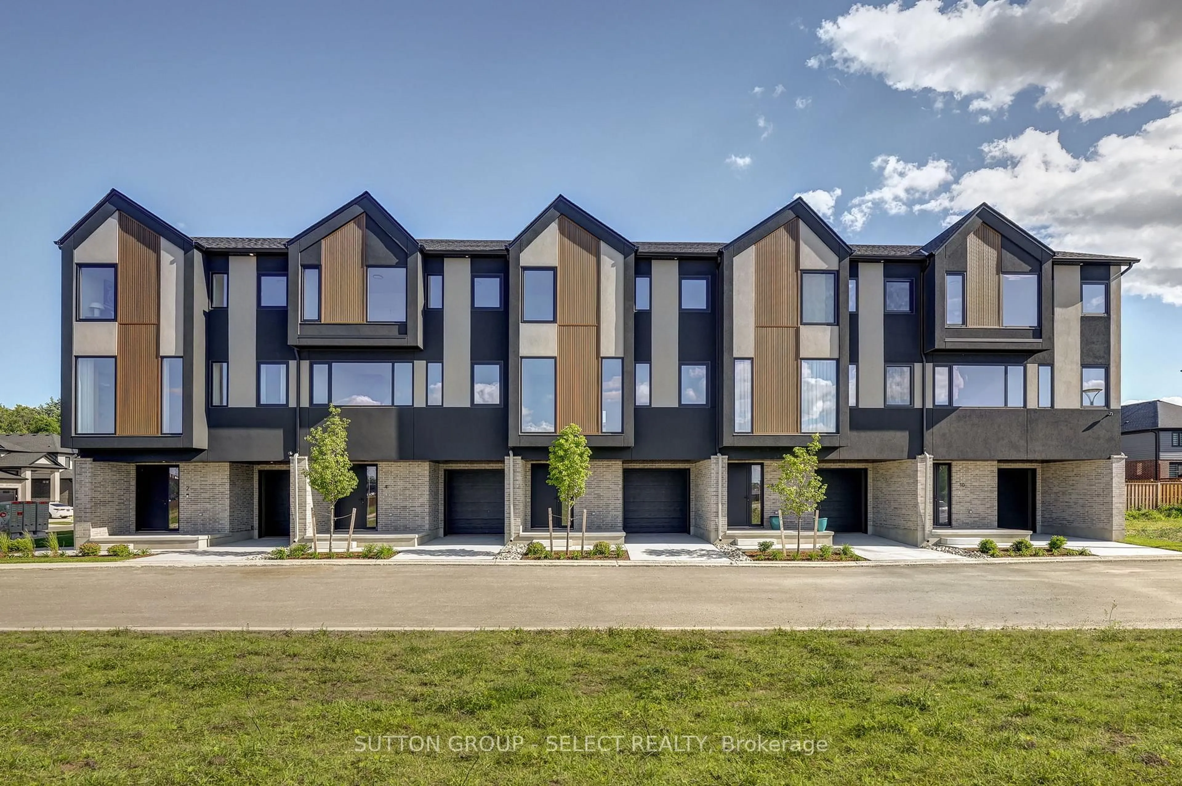A pic from outside/outdoor area/front of a property/back of a property/a pic from drone, street for 3090 Petty Rd #10, London South Ontario N6L 0H3