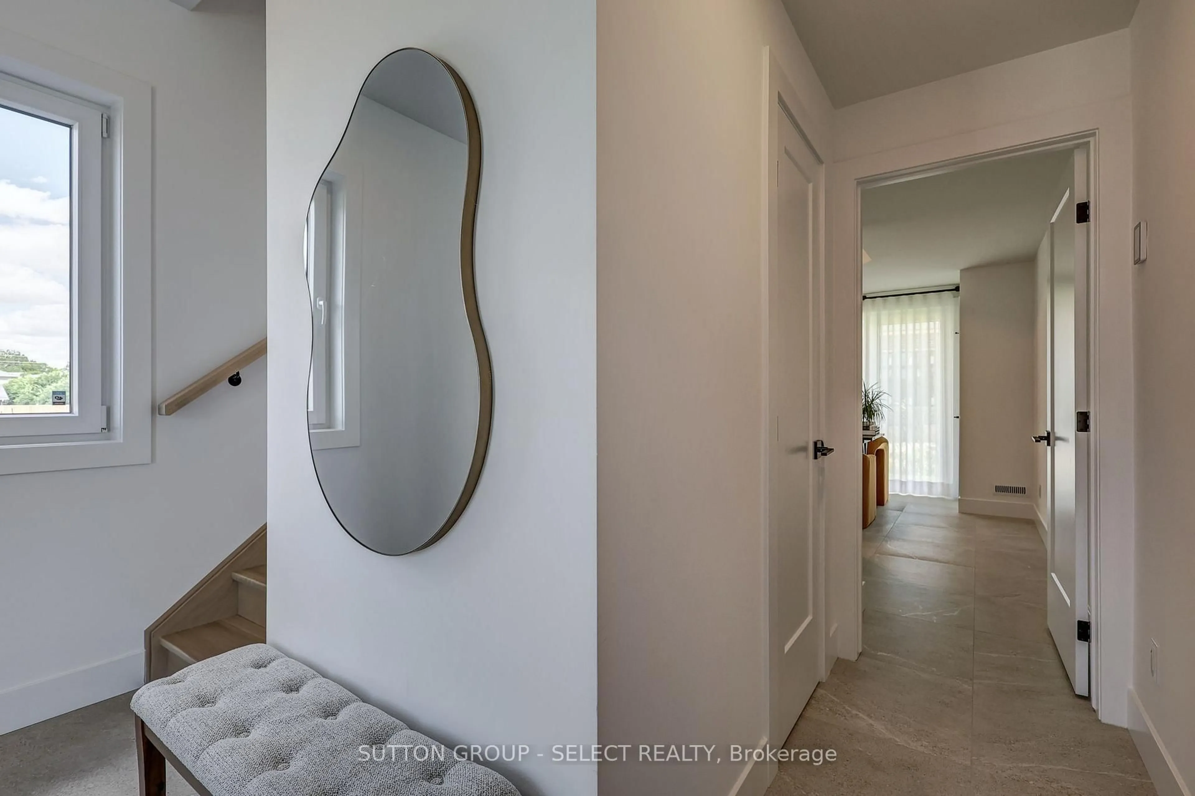 Indoor entryway for 3090 Petty Rd #10, London South Ontario N6L 0H3