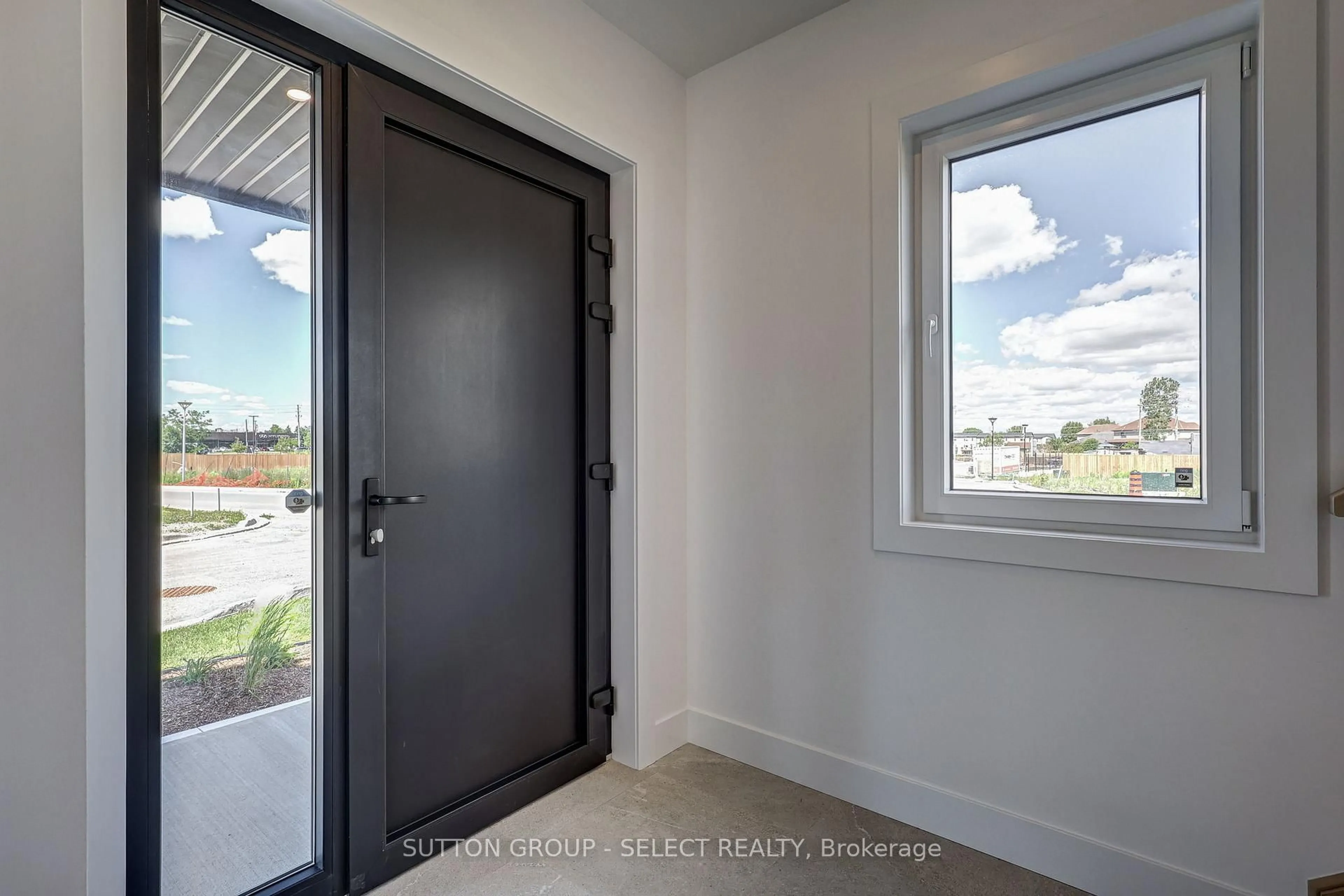 Indoor entryway for 3090 Petty Rd #10, London South Ontario N6L 0H3