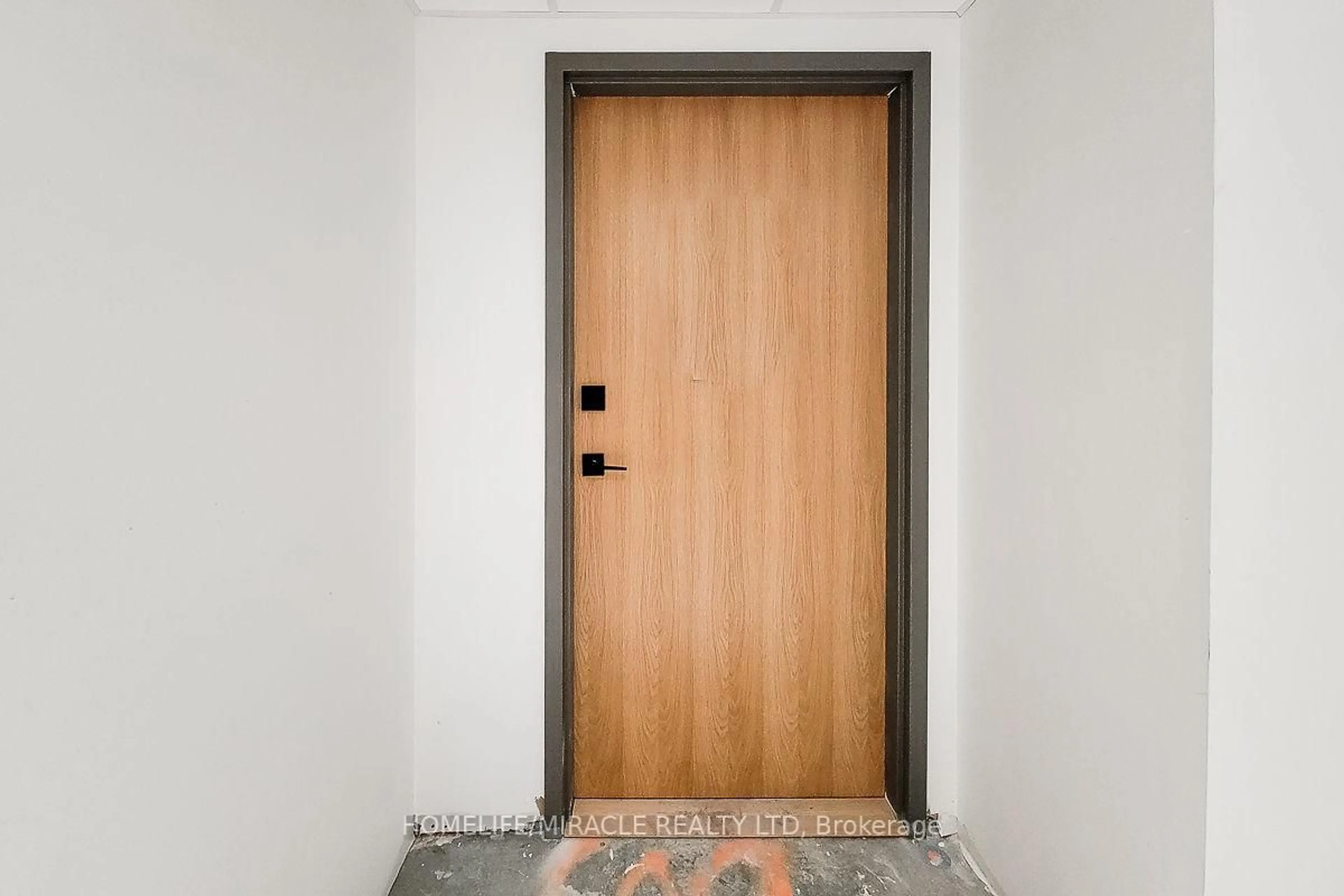 Indoor entryway for 7 Erie Ave #609, Brantford Ontario N3S 2E7