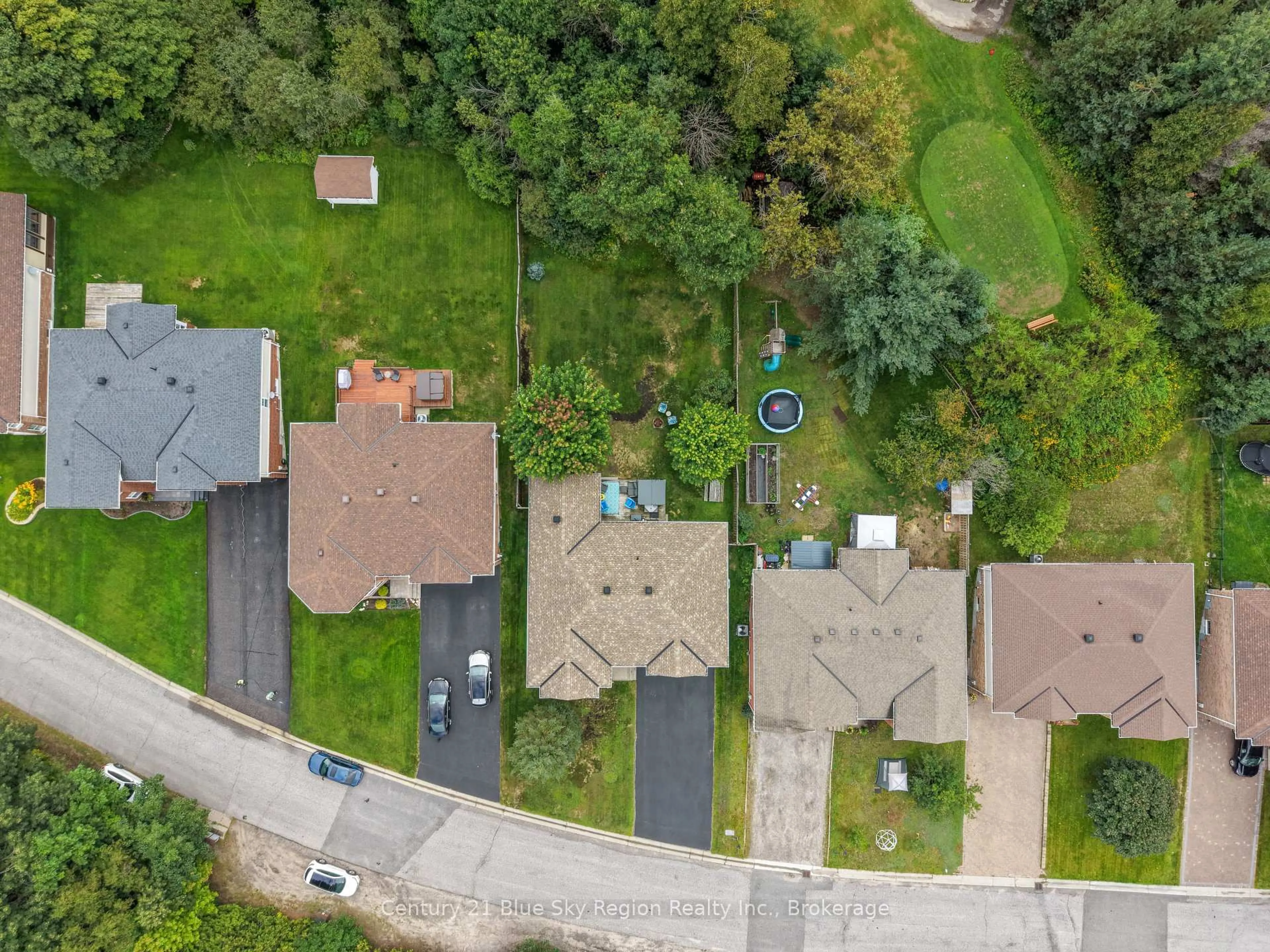 A pic from outside/outdoor area/front of a property/back of a property/a pic from drone, street for 48 Tupper Dr, North Bay Ontario P1C 1N3