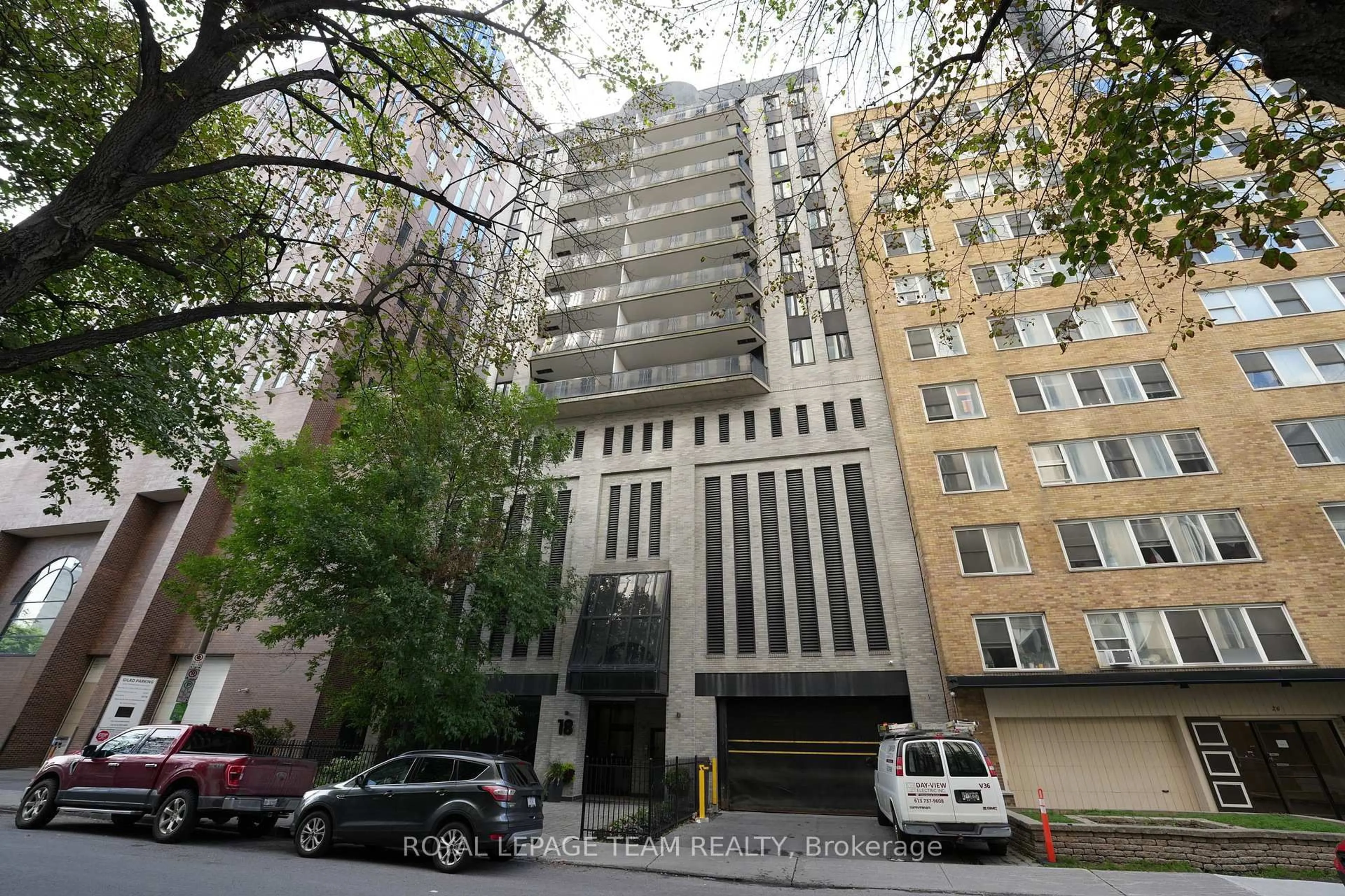 Indoor foyer for 18 Nepean St #903, Ottawa Ontario K2P 2L2