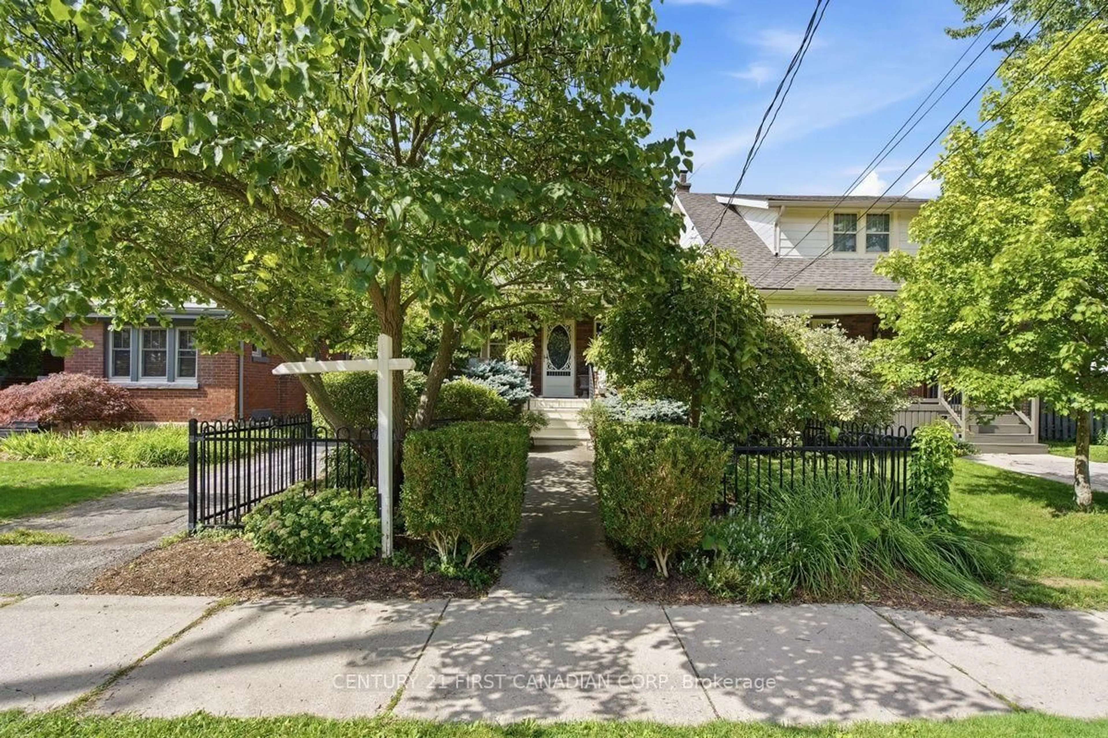 Unknown for 444 Grosvenor St, London East Ontario N5Y 3S7