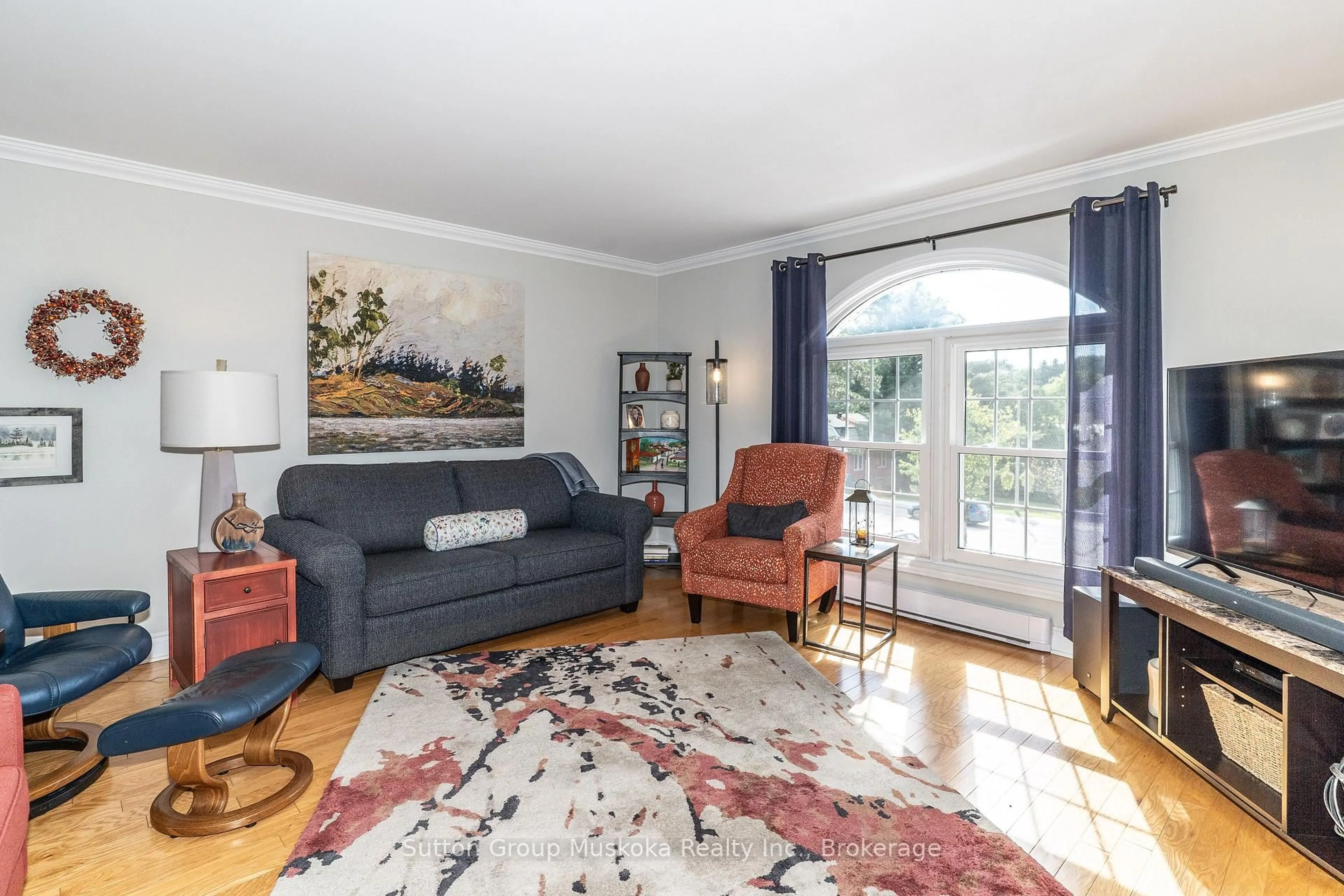 Living room with furniture, unknown for 44 King William St #4, Huntsville Ontario P1H 1G3