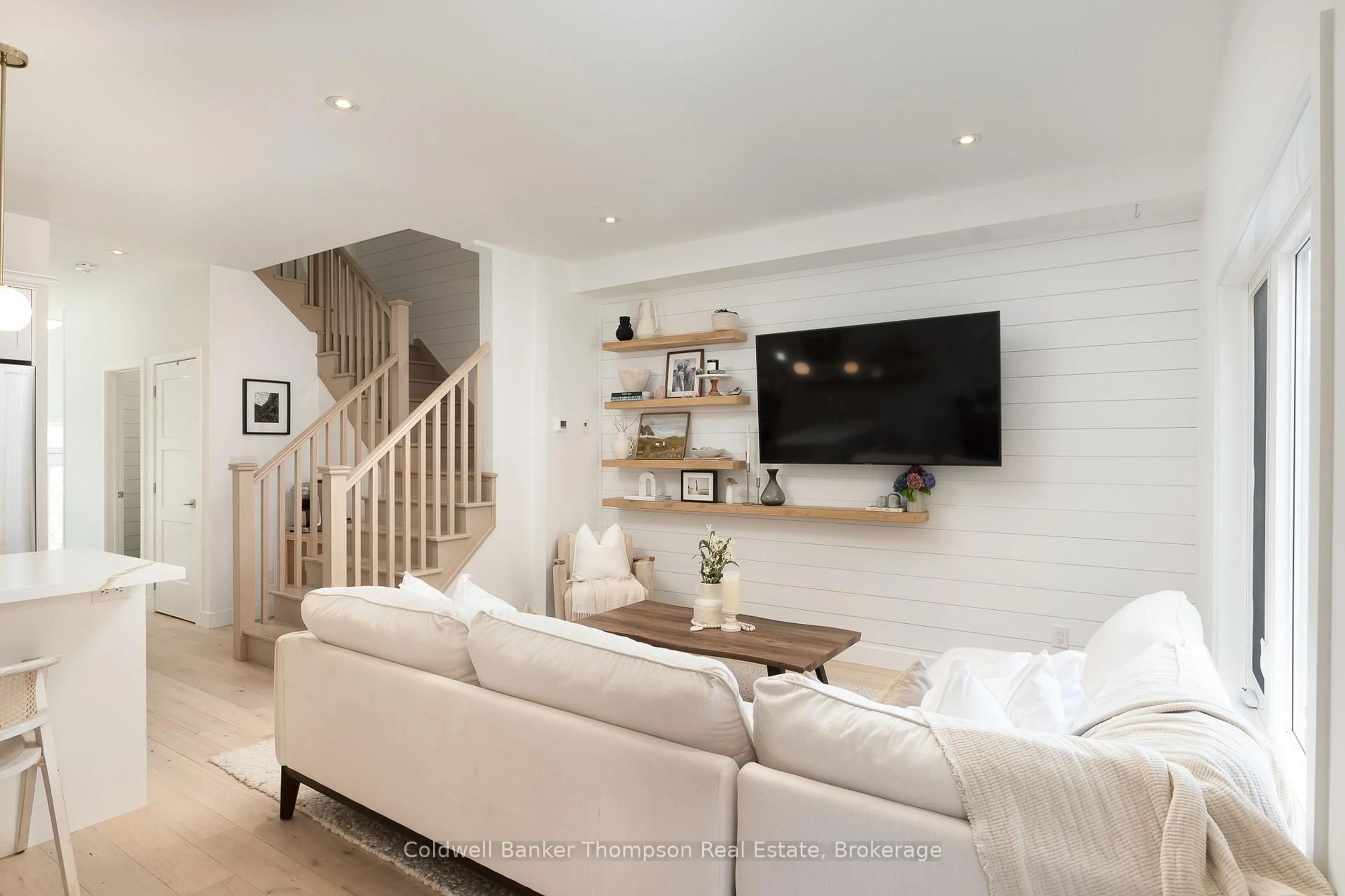 Living room with furniture, unknown for 11 Cascade Lane, Huntsville Ontario P1H 1Y3