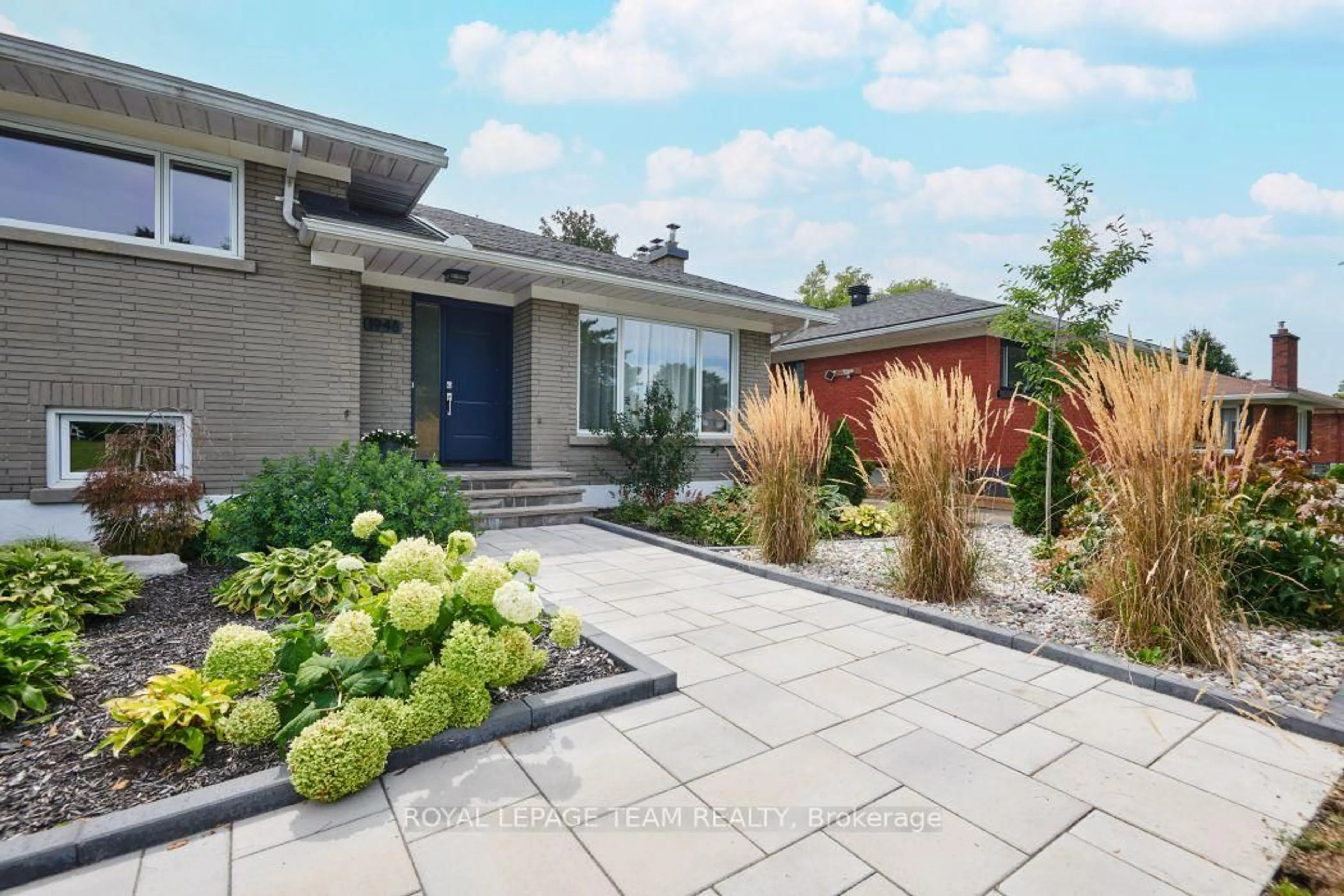 Unknown for 1948 Navaho Dr, Ottawa Ontario K2C 0T6