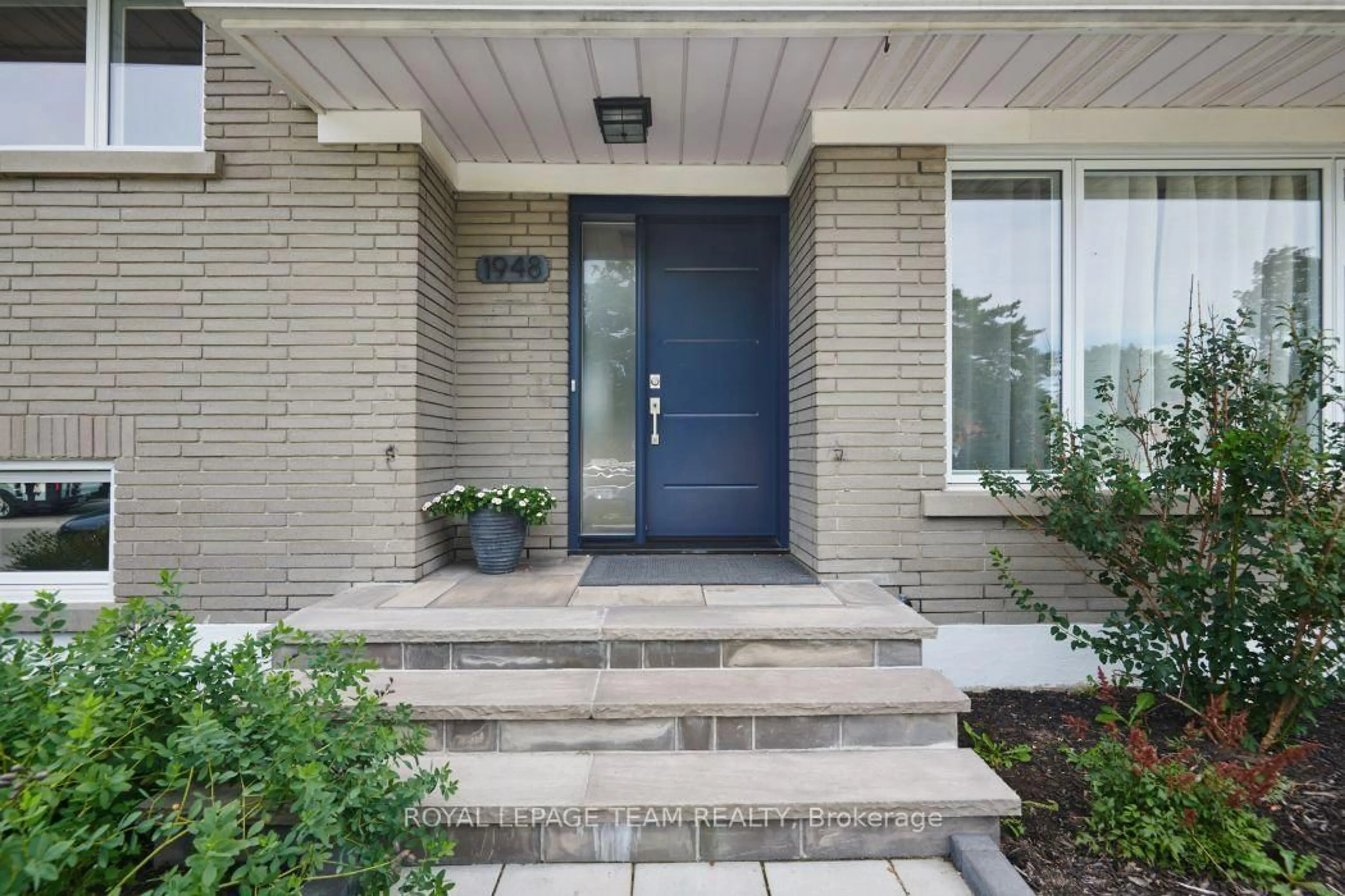 Home with brick exterior material, street for 1948 Navaho Dr, Ottawa Ontario K2C 0T6
