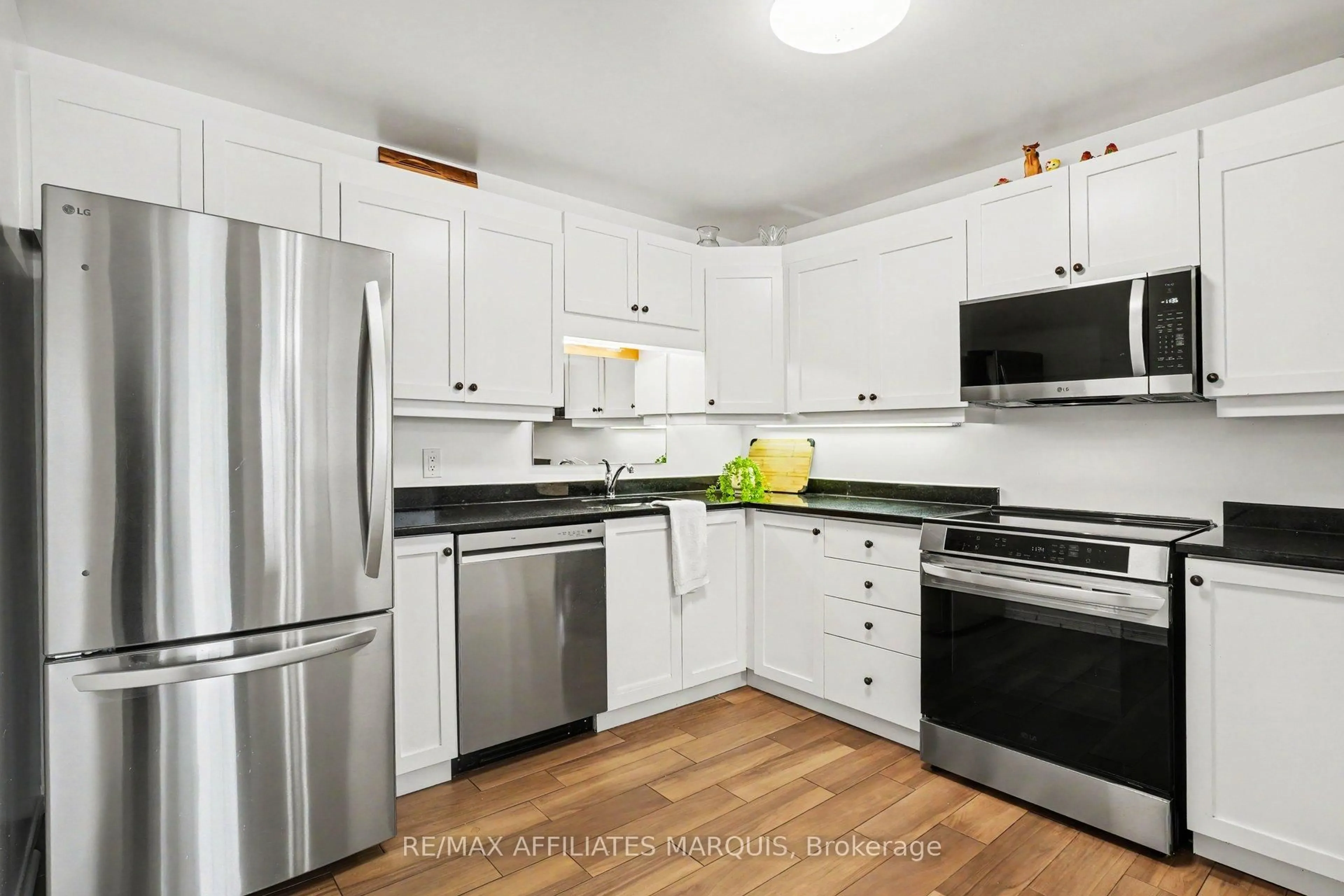 Standard kitchen, unknown for 40 Pearl St #115, Smiths Falls Ontario K7A 5B5