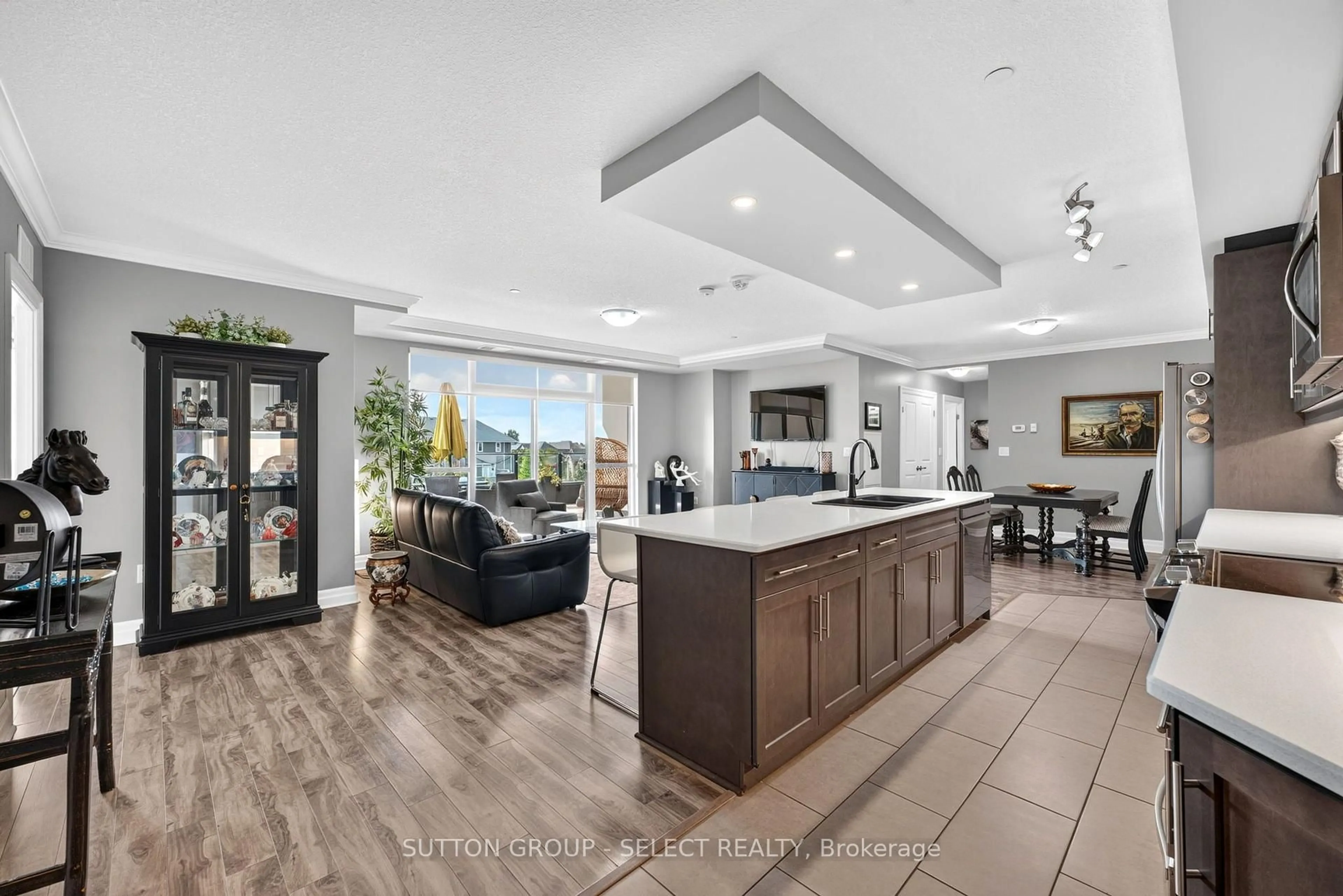 Open concept kitchen, ceramic/tile floor for 260 Villagewalk Blvd #209, London North Ontario N6G 0W6