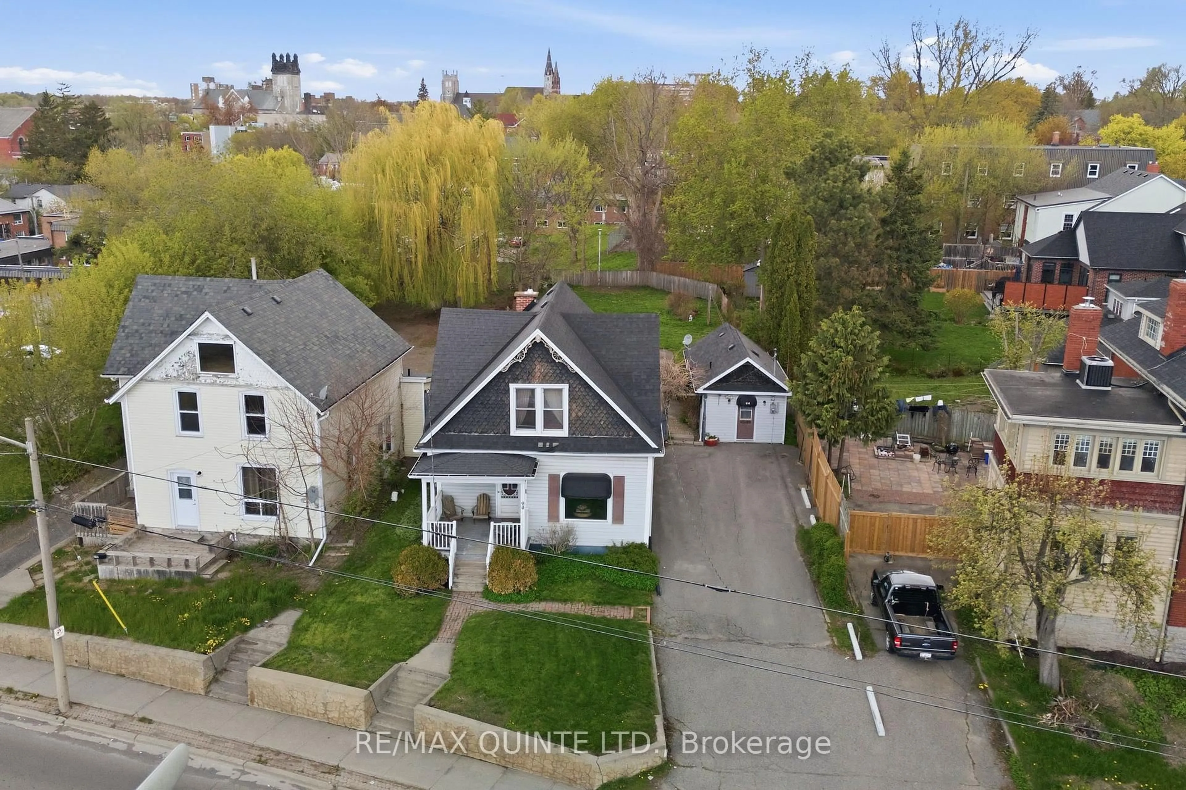 A pic from outside/outdoor area/front of a property/back of a property/a pic from drone, street for 94 Dundas St, Belleville Ontario K8N 1C1