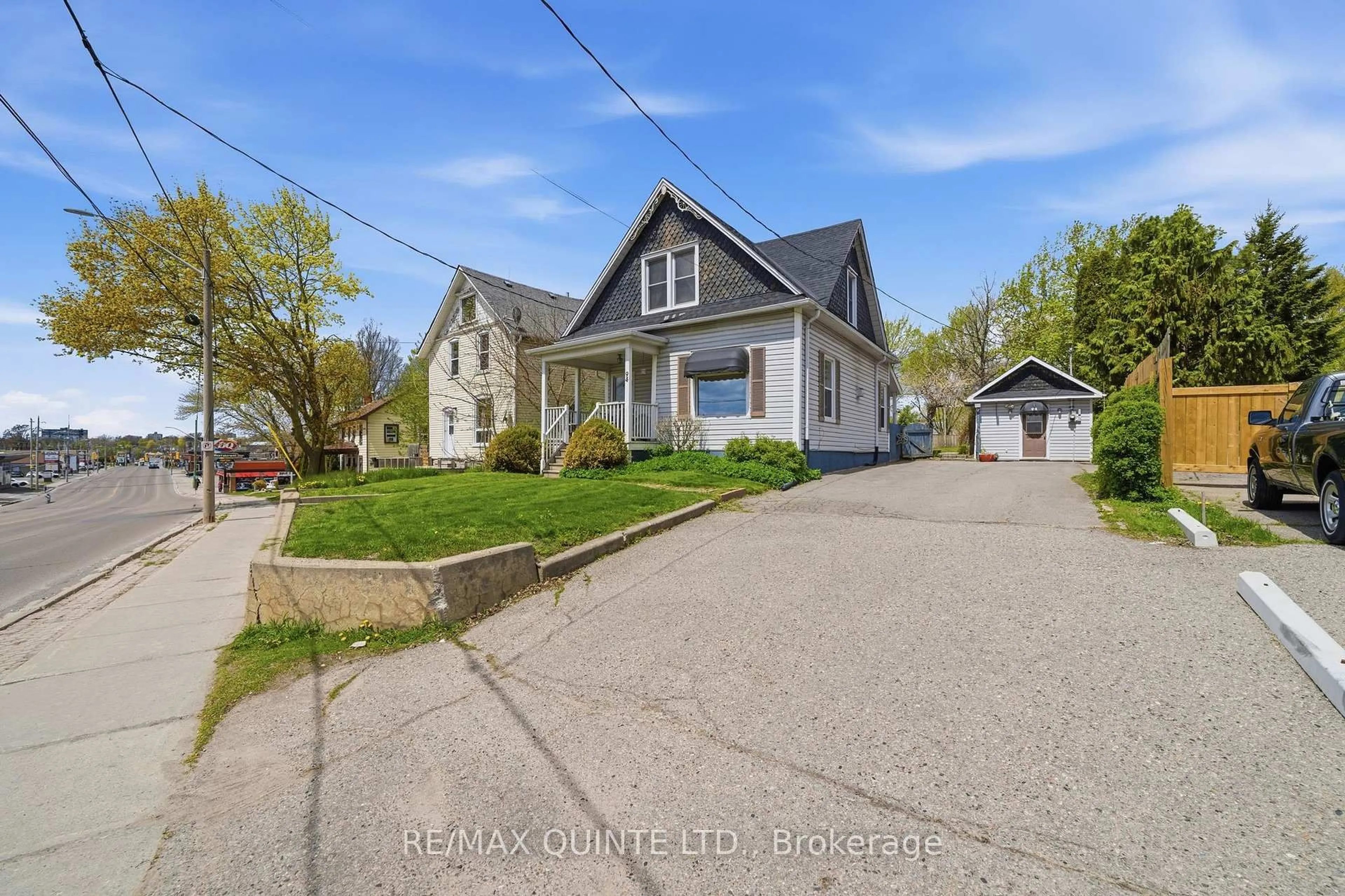 A pic from outside/outdoor area/front of a property/back of a property/a pic from drone, street for 94 Dundas St, Belleville Ontario K8N 1C1