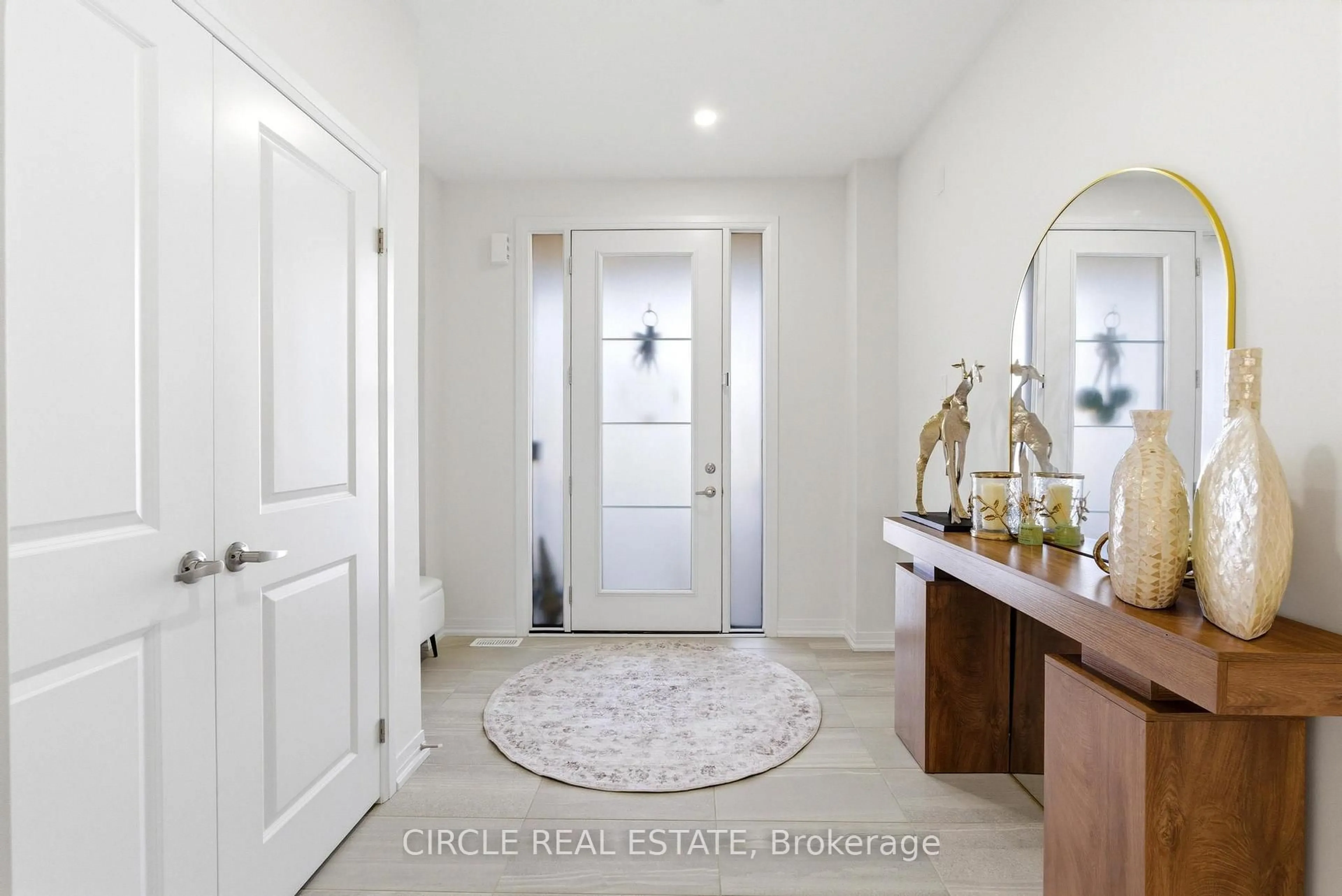 Indoor entryway for 56 Langridge Way, Cambridge Ontario N1S 0E7