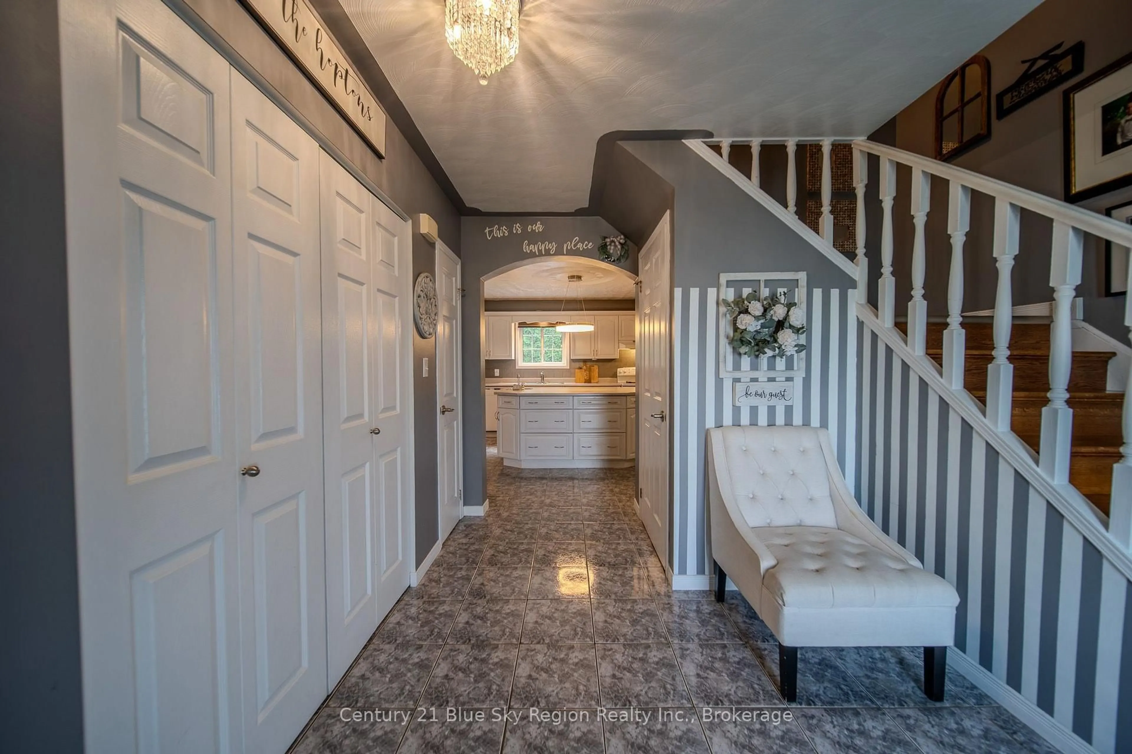 Indoor entryway for 650 Coursol Rd, West Nipissing Ontario P1B 3L1