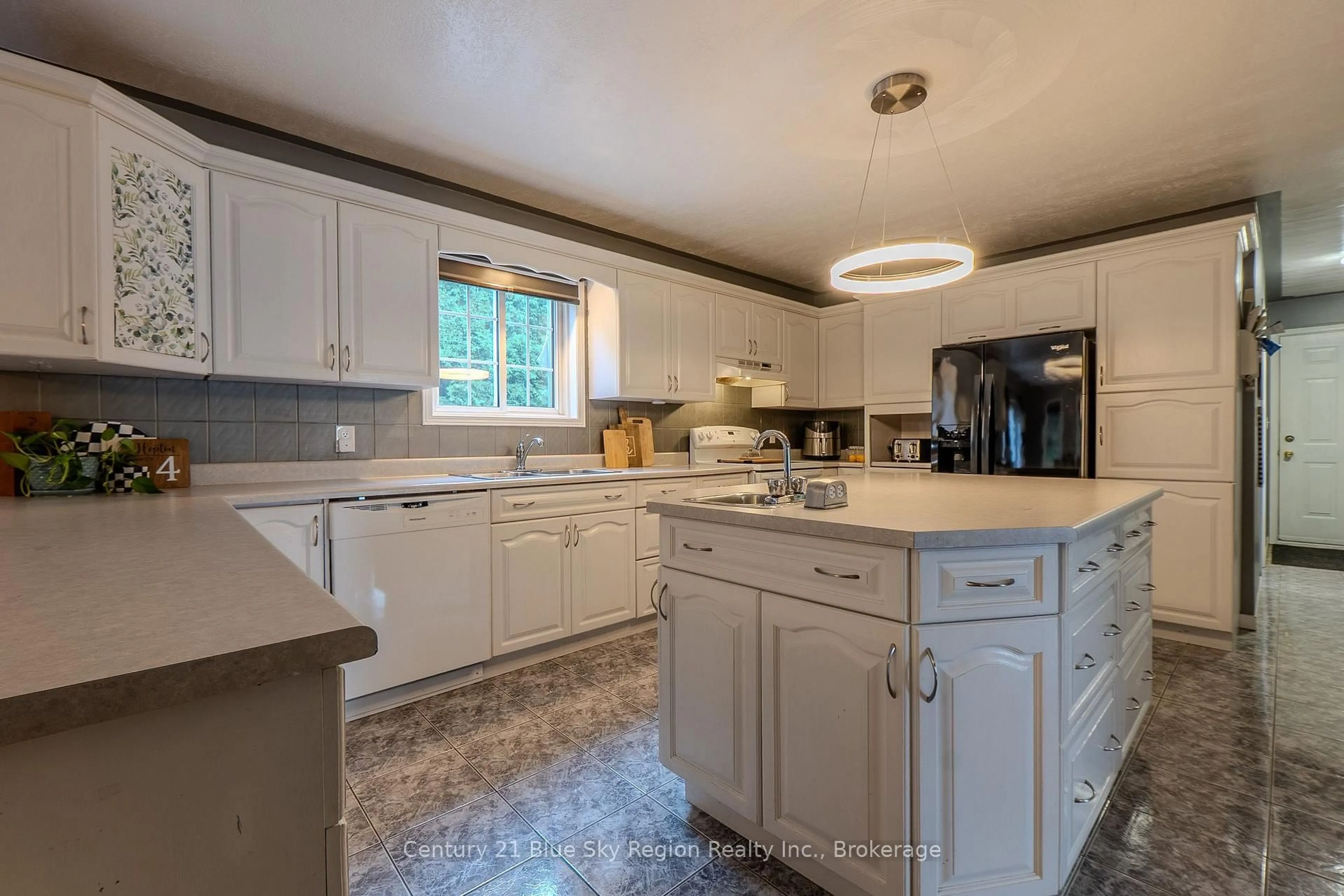 Open concept kitchen, ceramic/tile floor for 650 Coursol Rd, West Nipissing Ontario P1B 3L1