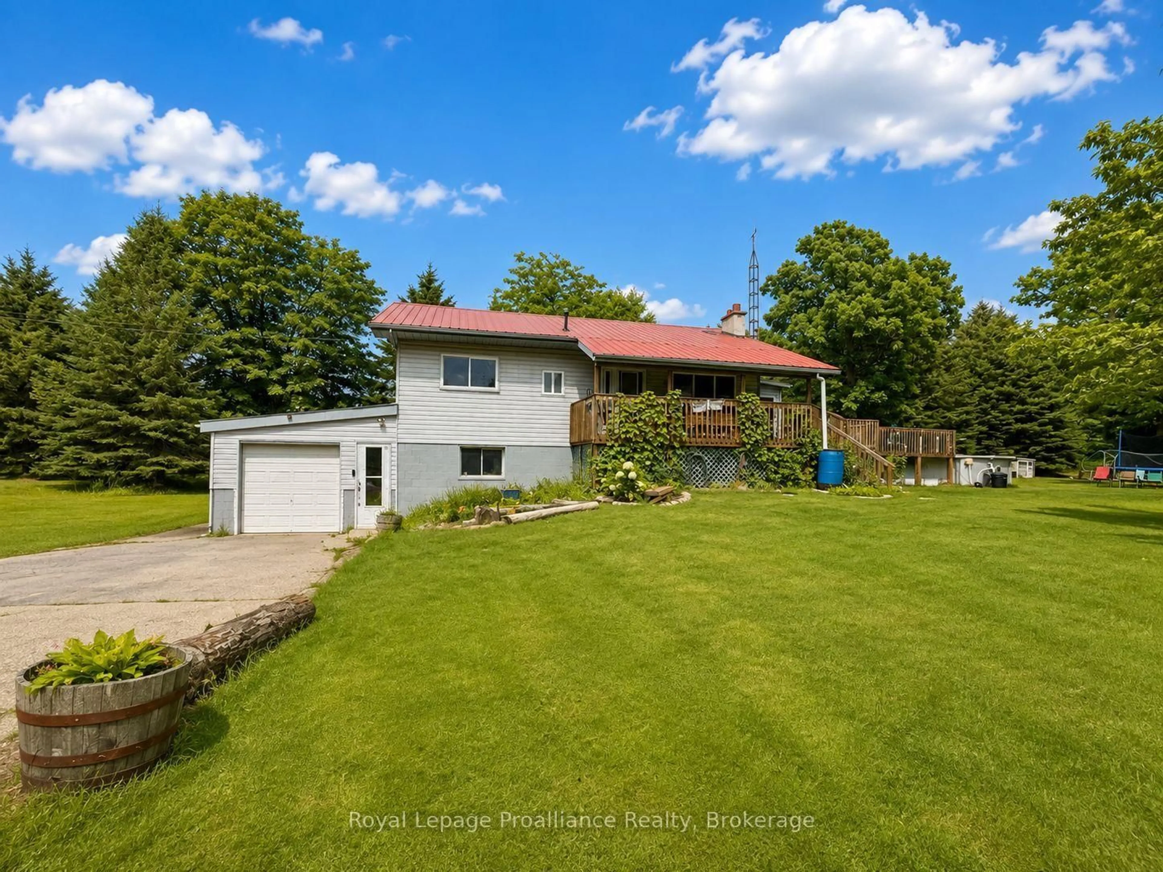 A pic from outside/outdoor area/front of a property/back of a property/a pic from drone, unknown for 59 Helyer Rd, Ingleside Ontario K8V 5P4