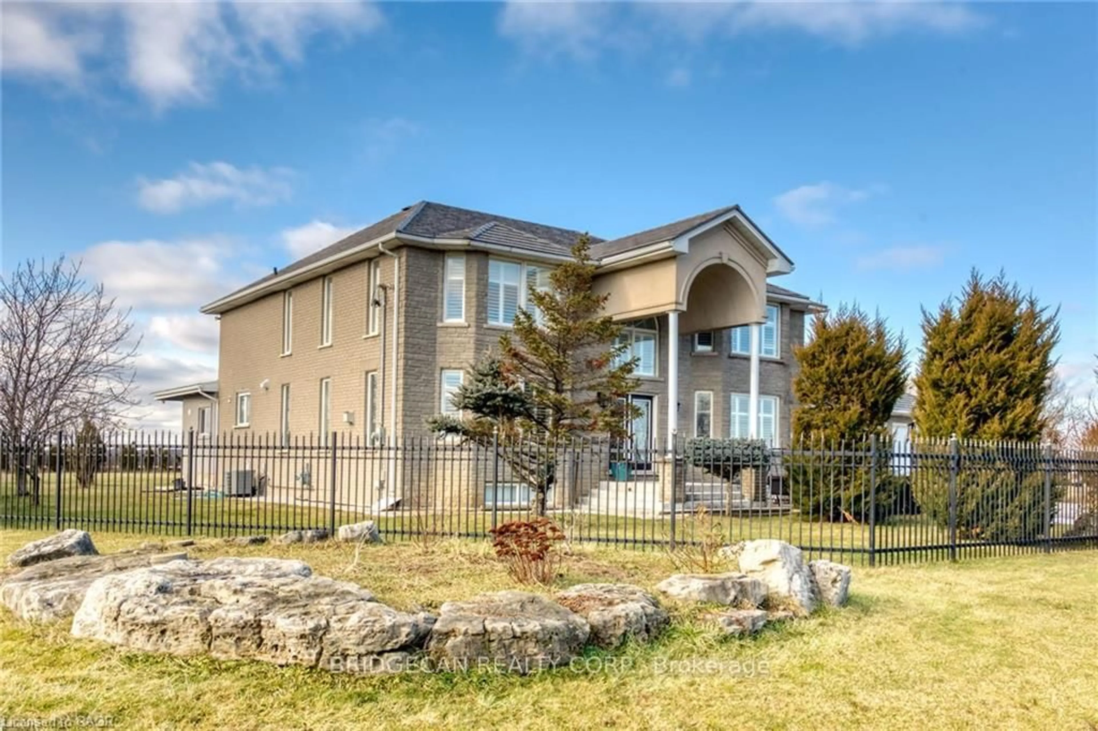 Home with brick exterior material, building for 283 Second Rd, Hamilton Ontario L8J 3J1