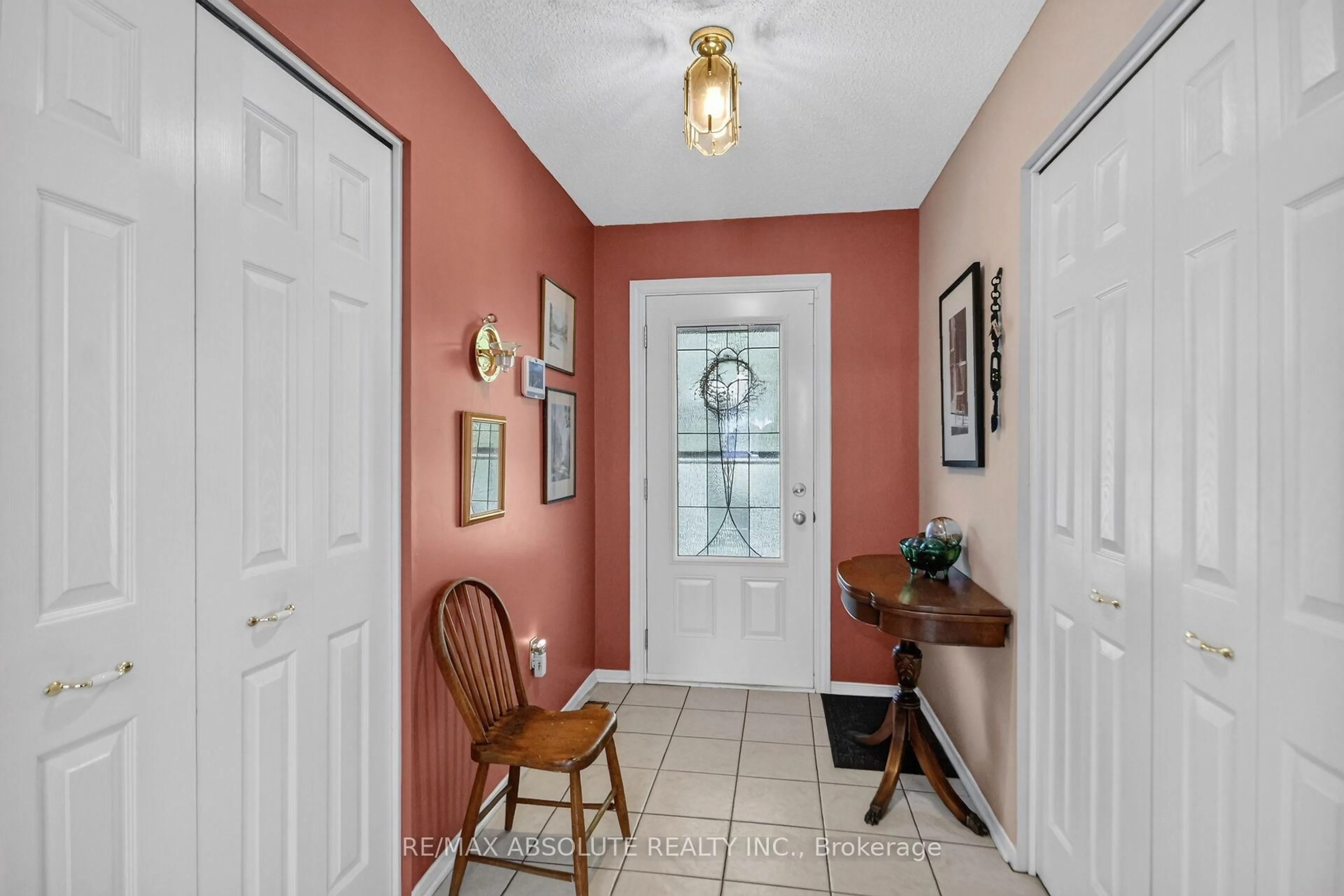 Indoor entryway for 11 Flesher Cres, North Grenville Ontario K0G 1J0
