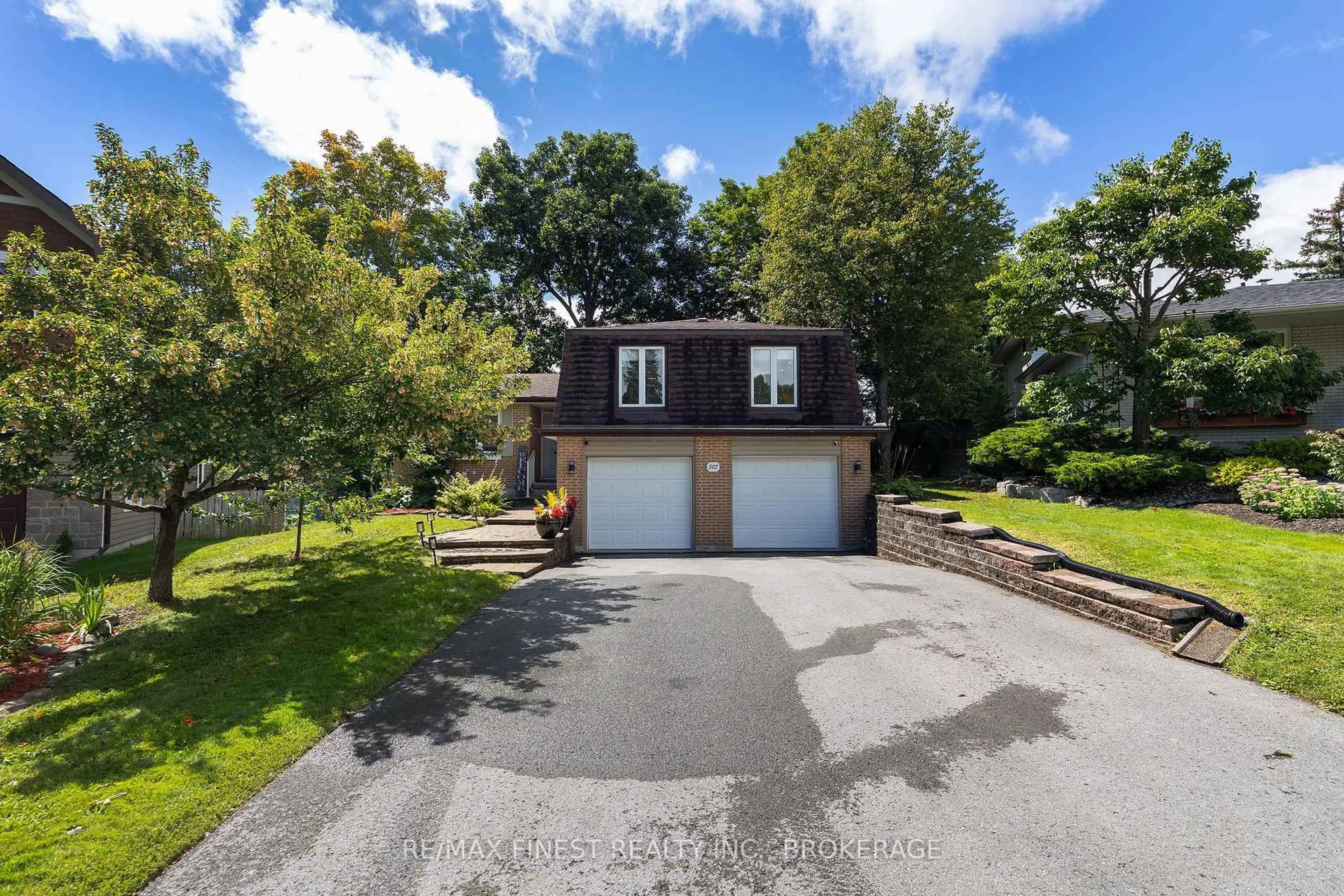 A pic from outside/outdoor area/front of a property/back of a property/a pic from drone, unknown for 907 Pembridge Cres, Kingston Ontario K7M 6C6