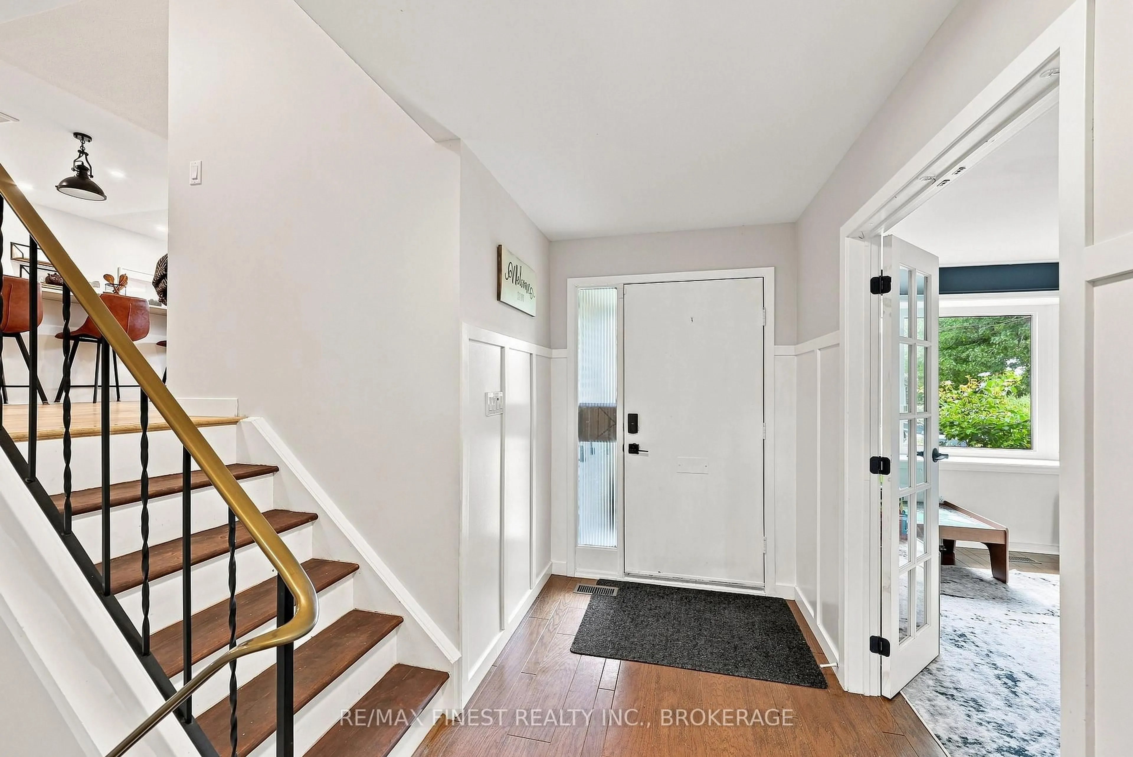 Indoor entryway for 907 Pembridge Cres, Kingston Ontario K7M 6C6