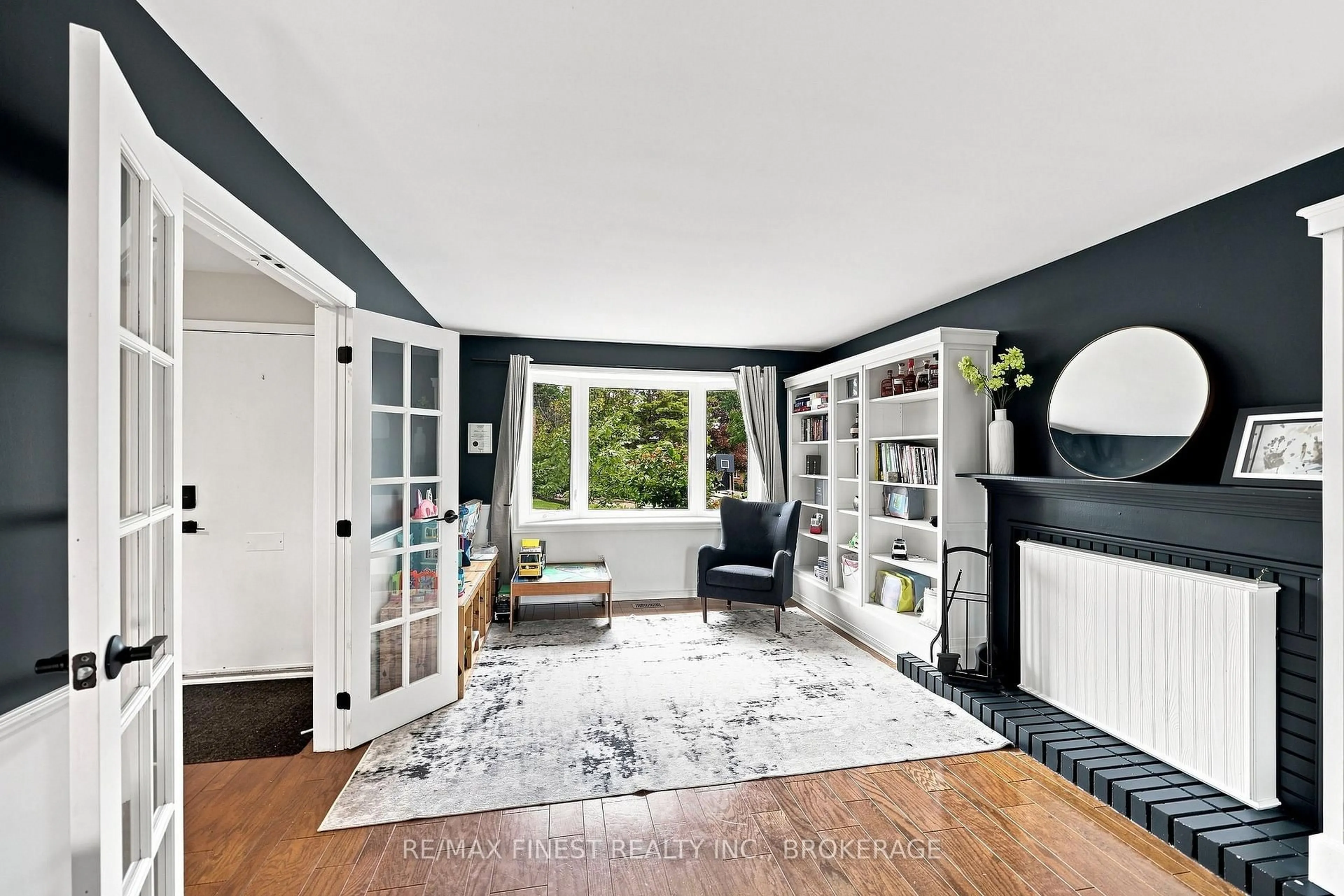 Living room with furniture, unknown for 907 Pembridge Cres, Kingston Ontario K7M 6C6