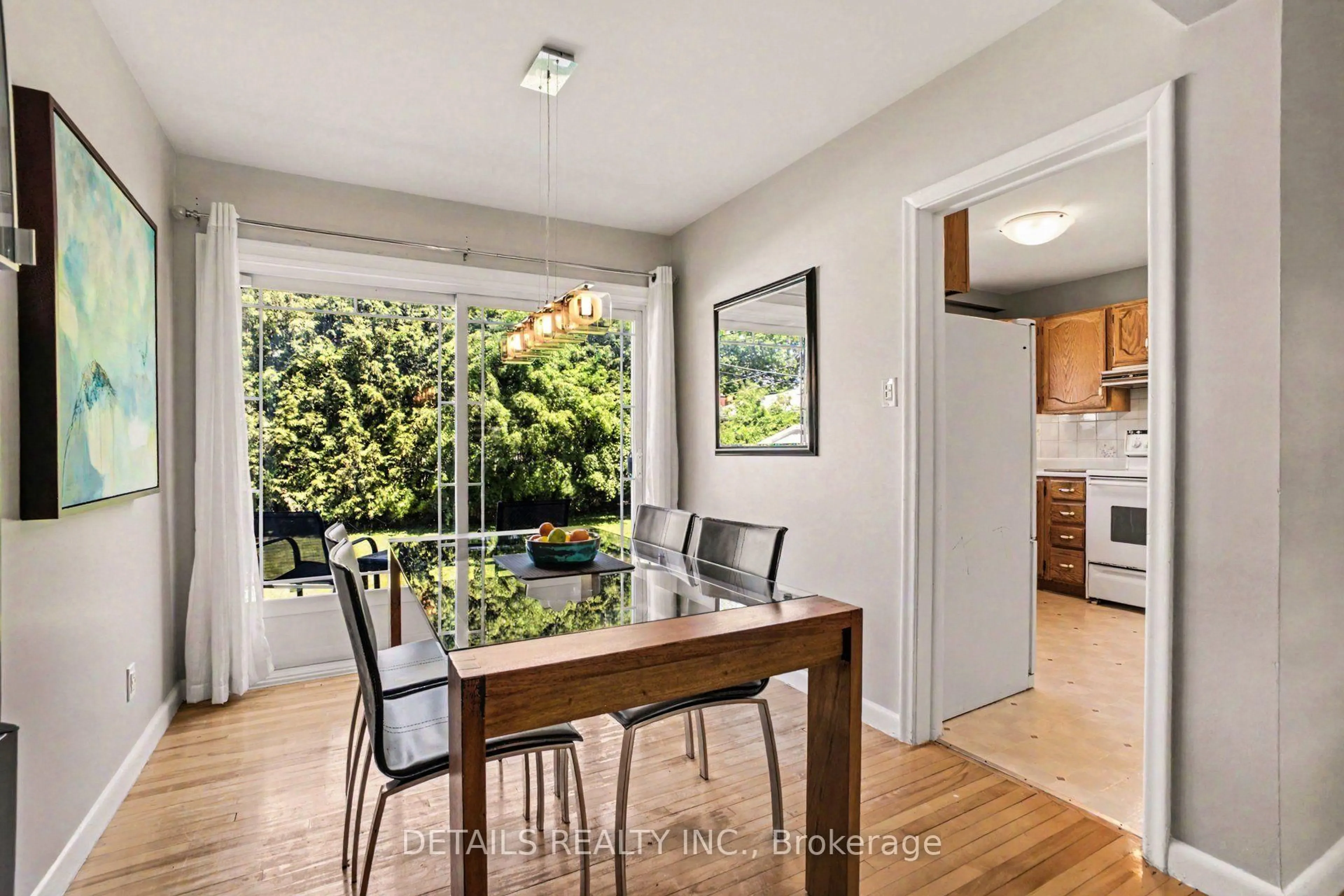 Dining room, wood/laminate floor for 1233 Checkers Rd, Ottawa Ontario K2C 2S8