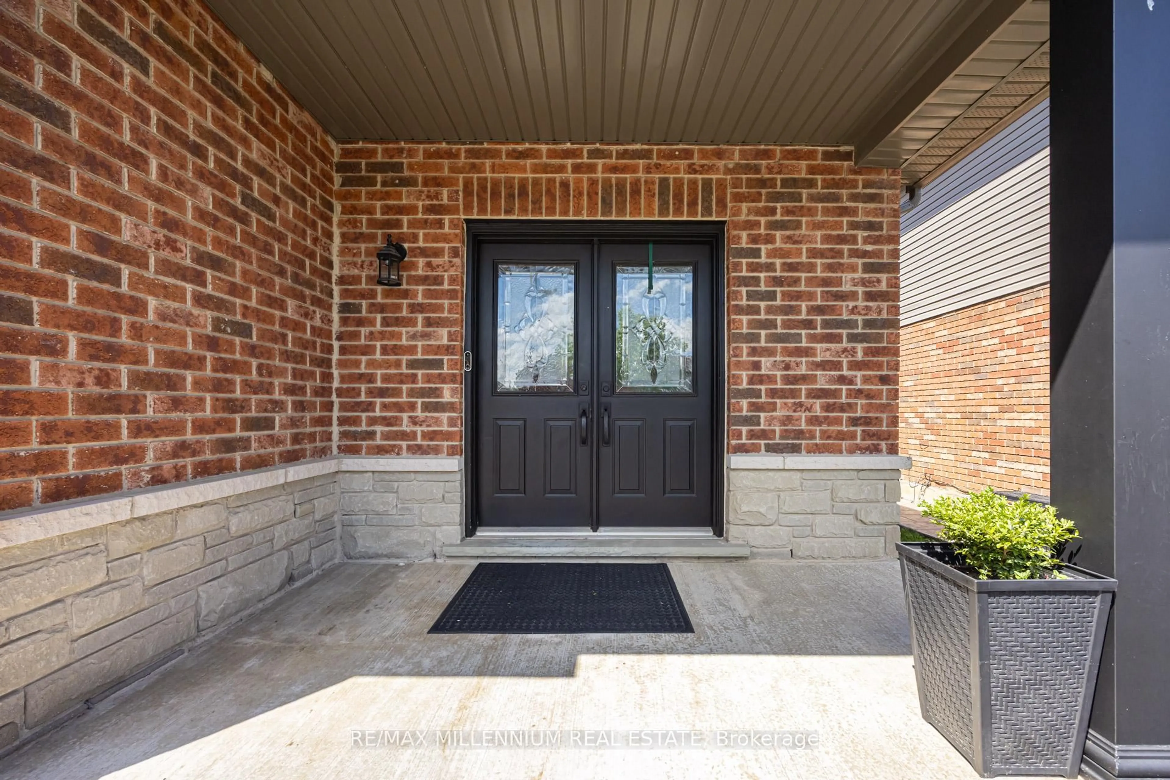 Indoor entryway for 96 Windwood Dr, Hamilton Ontario L0R 1C0