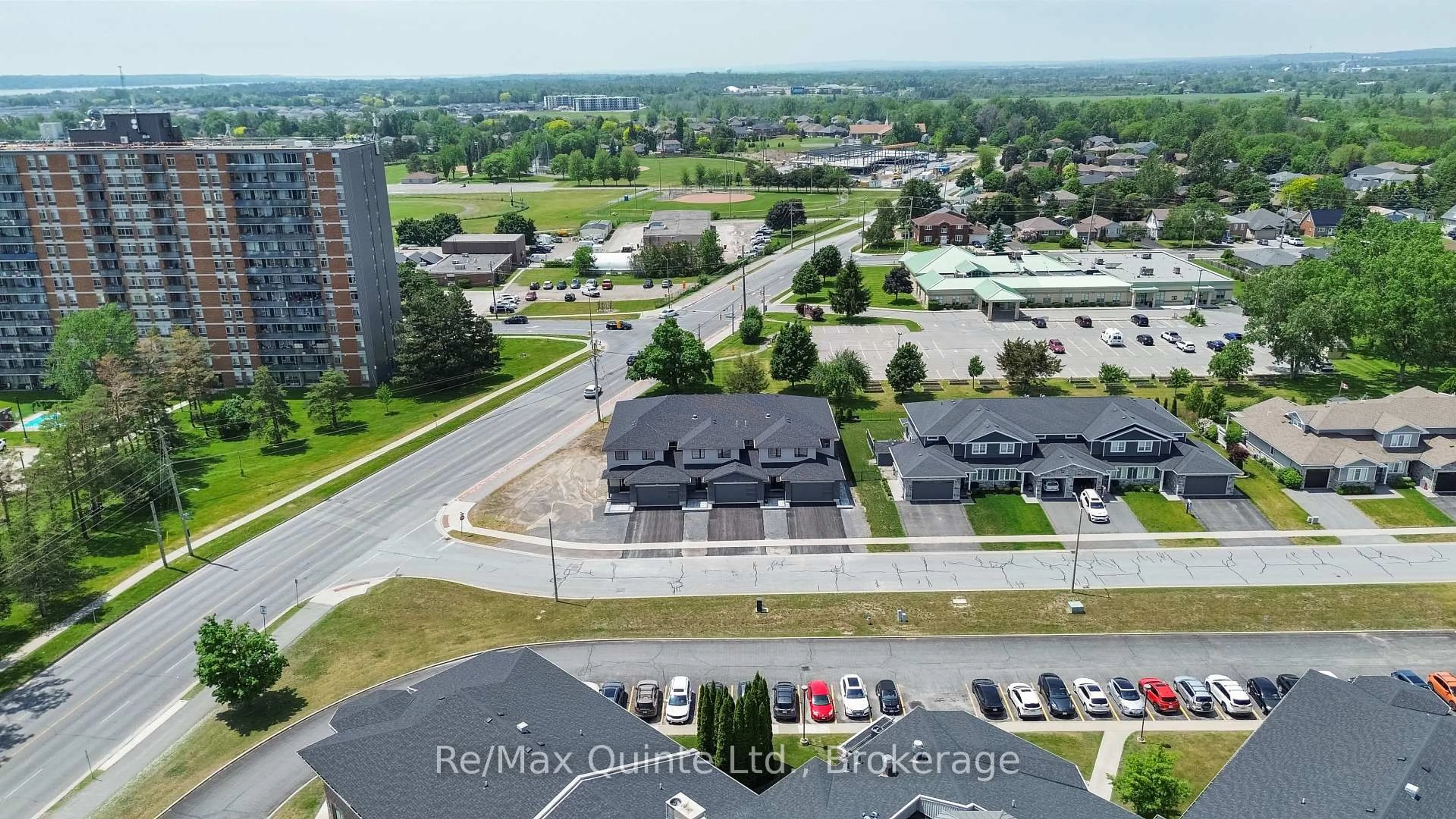 A pic from outside/outdoor area/front of a property/back of a property/a pic from drone, unknown for 10 Stinson Ave, Belleville Ontario K8P 5N9