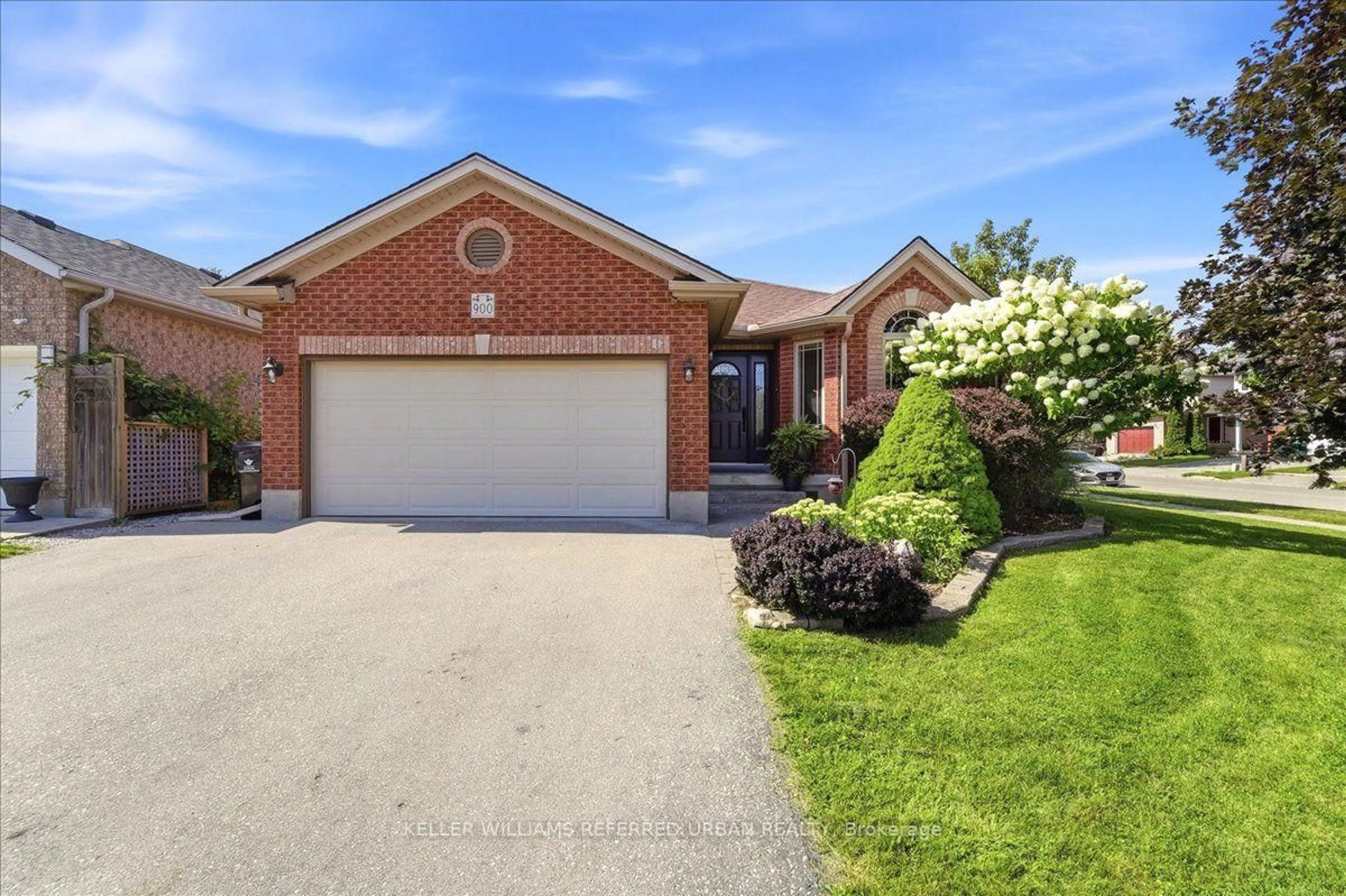 Home with brick exterior material, street for 900 Keewatin Pl, Kitchener Ontario N2B 3W4