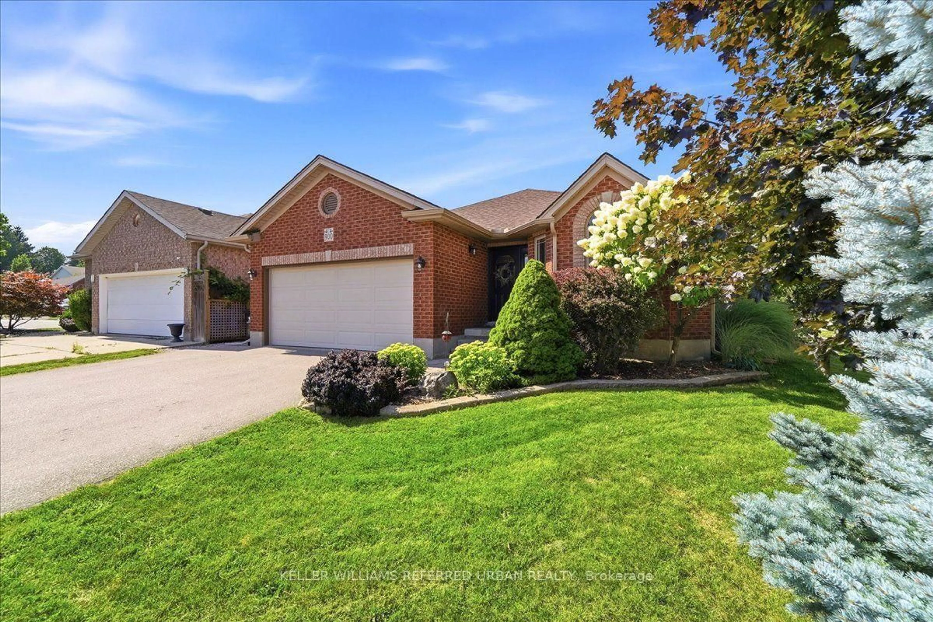 Home with brick exterior material, street for 900 Keewatin Pl, Kitchener Ontario N2B 3W4