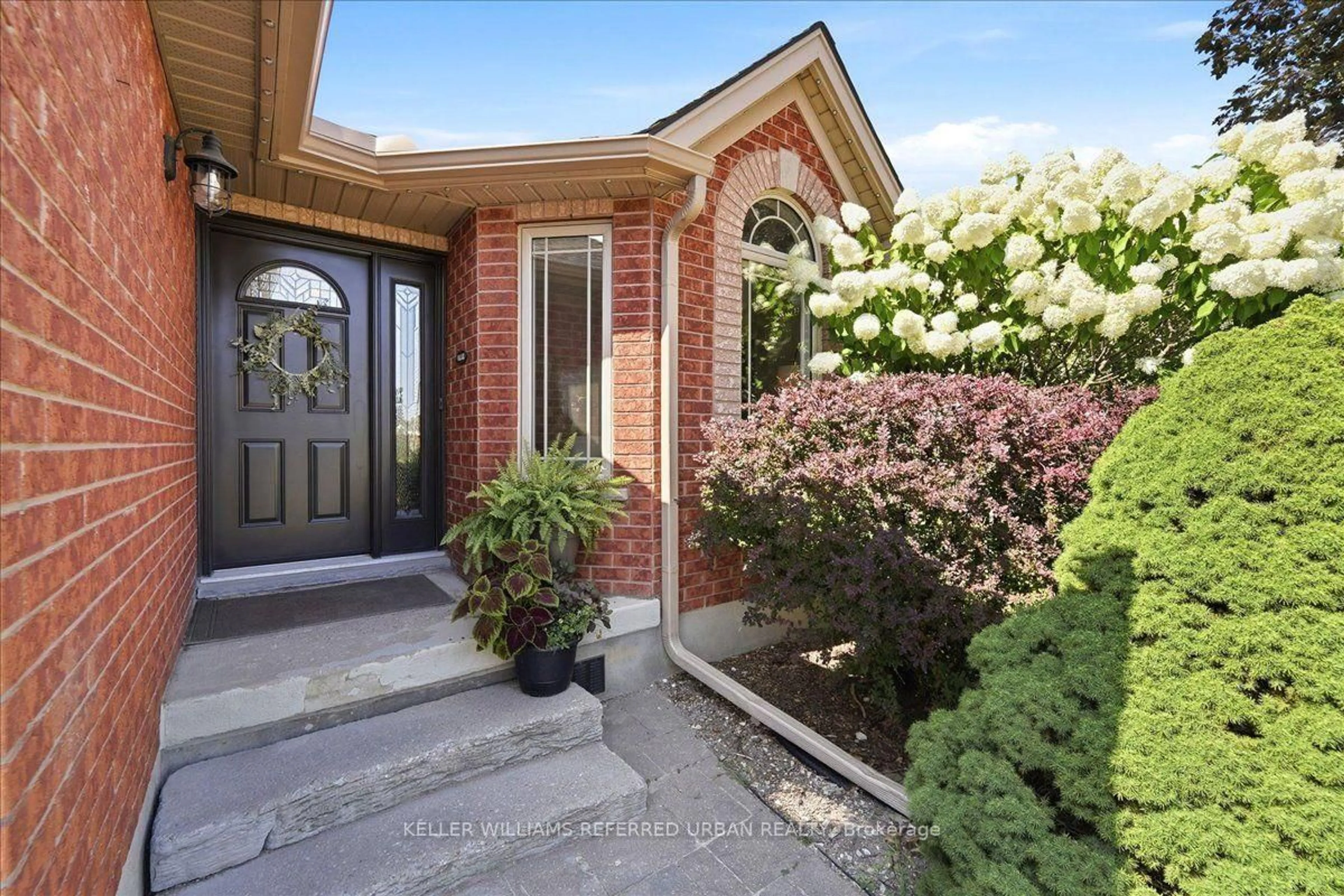 Home with brick exterior material, street for 900 Keewatin Pl, Kitchener Ontario N2B 3W4