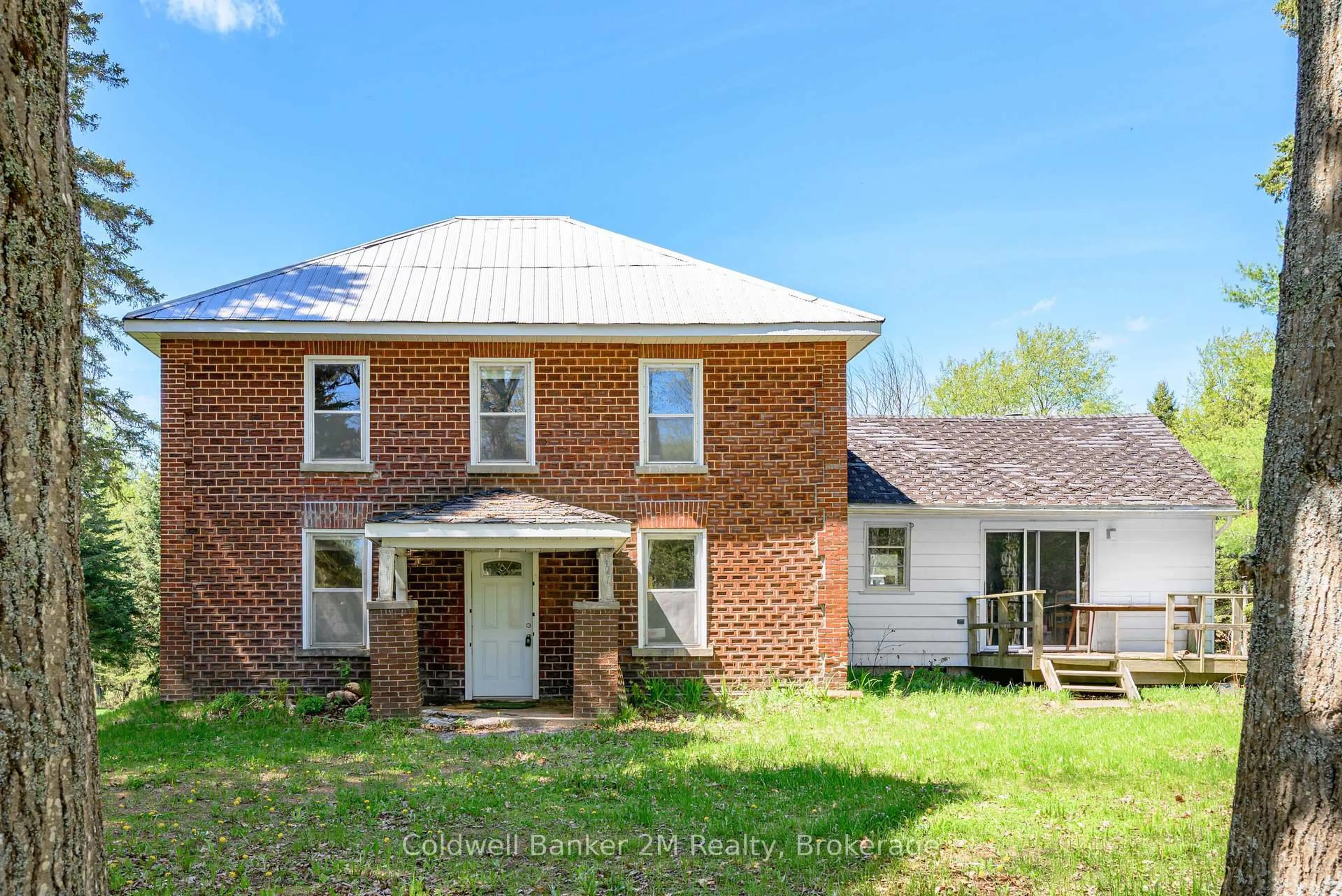 Home with brick exterior material, building for 18917 Highway 118, Highlands East Ontario K0L 2Y0