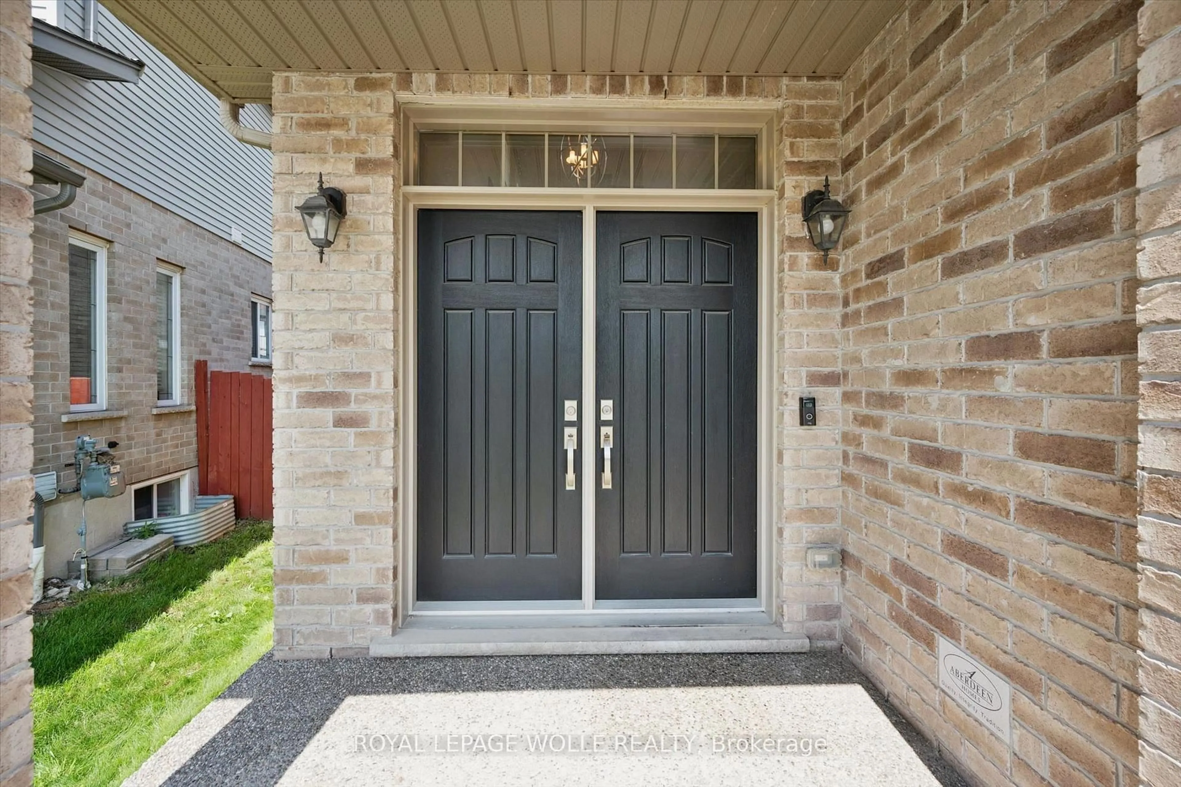 Indoor entryway for 941 Eden Oak Crt, Kitchener Ontario N2A 0H4