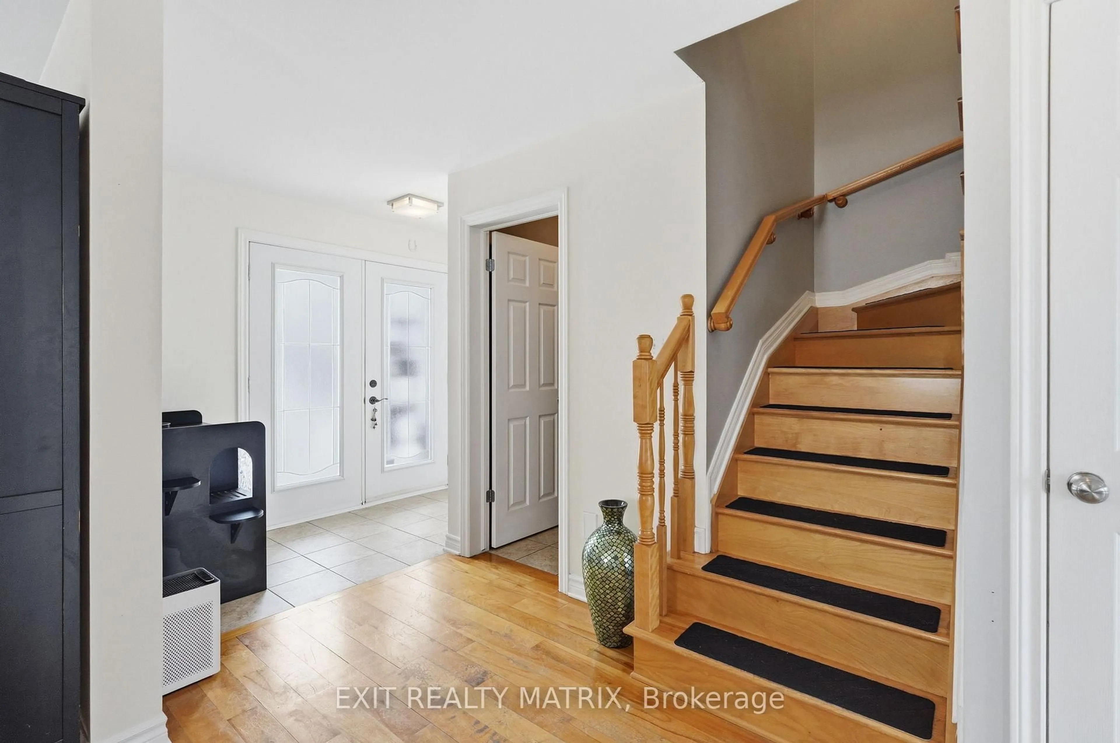 Indoor entryway for 388 Quartz Ave, Clarence-Rockland Ontario K4K 0C7