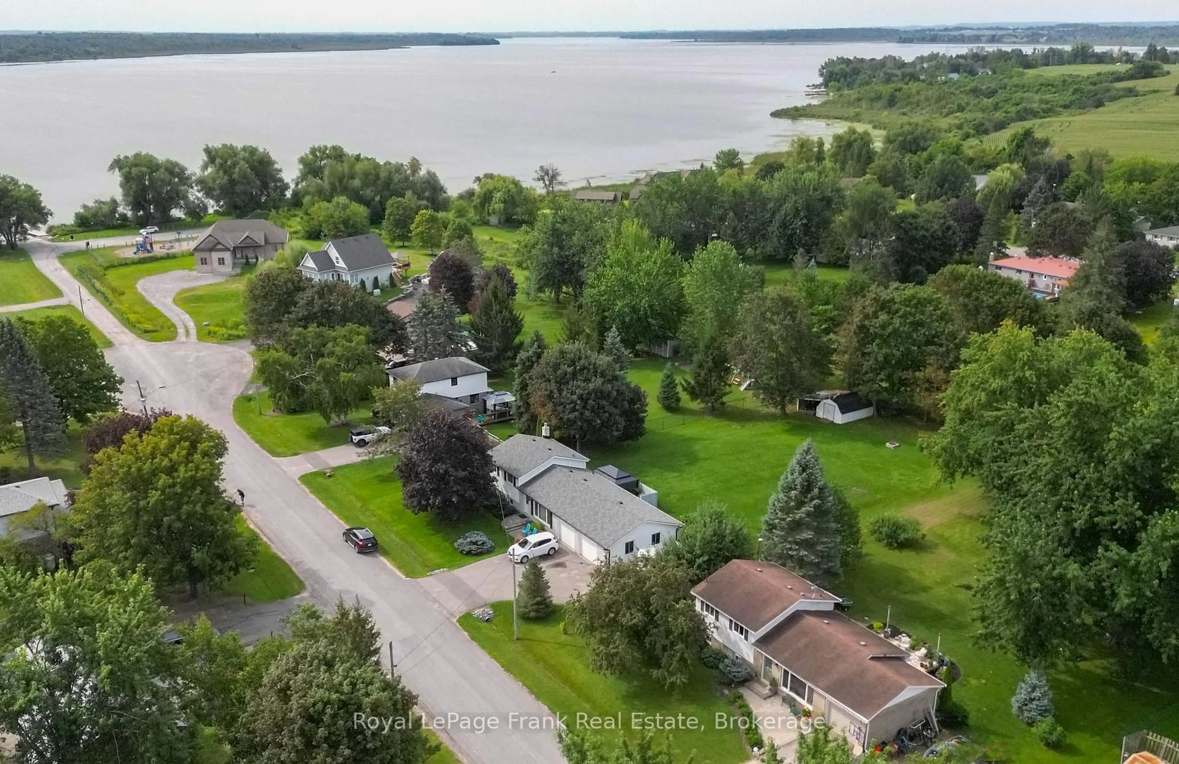 A pic from outside/outdoor area/front of a property/back of a property/a pic from drone, water/lake/river/ocean view for 10 Chickadee Crt, Kawartha Lakes Ontario L9L 1B6