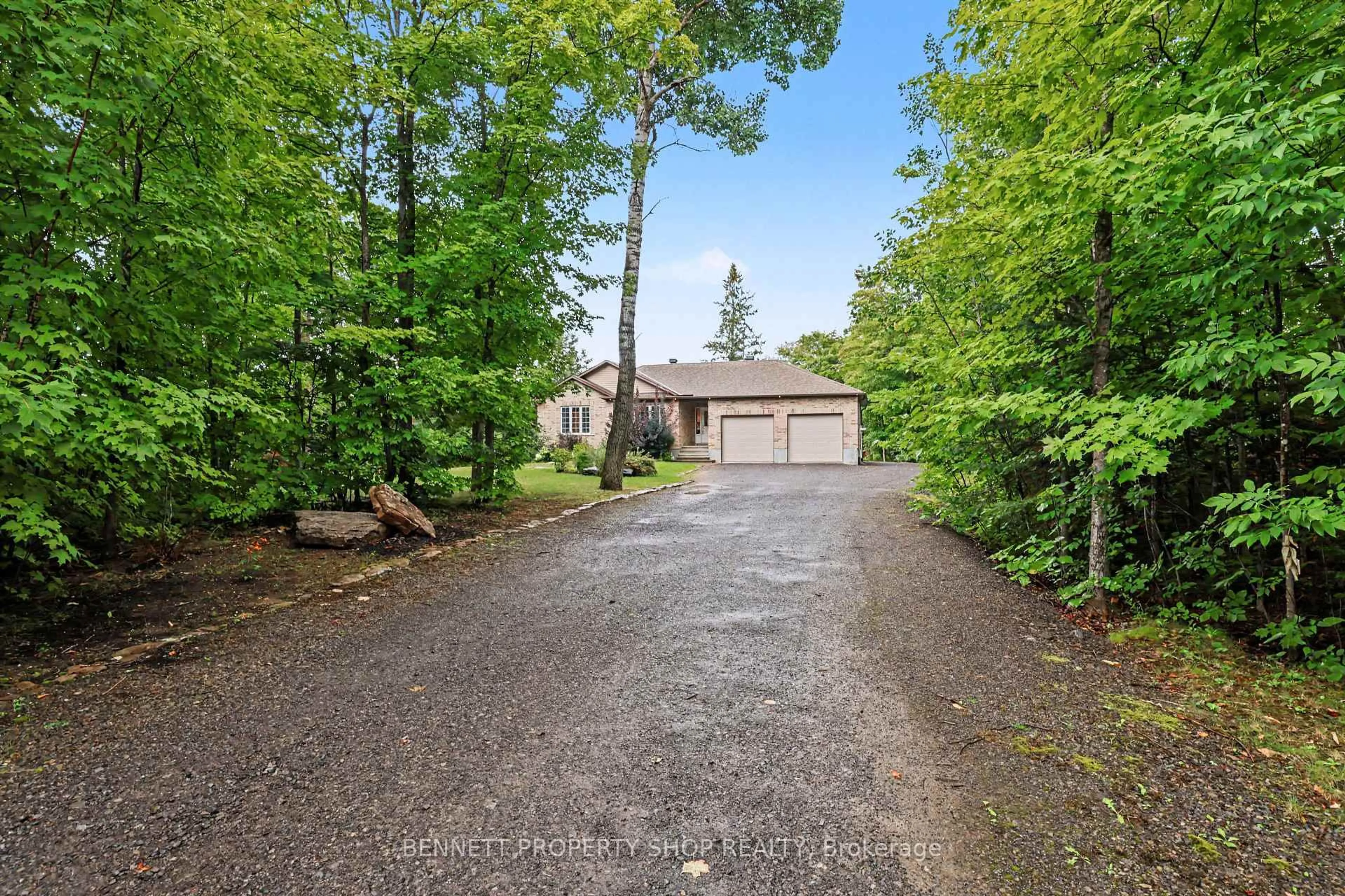 A pic from outside/outdoor area/front of a property/back of a property/a pic from drone, street for 160 Northcote Dr, Carleton Place Ontario K7C 0C4