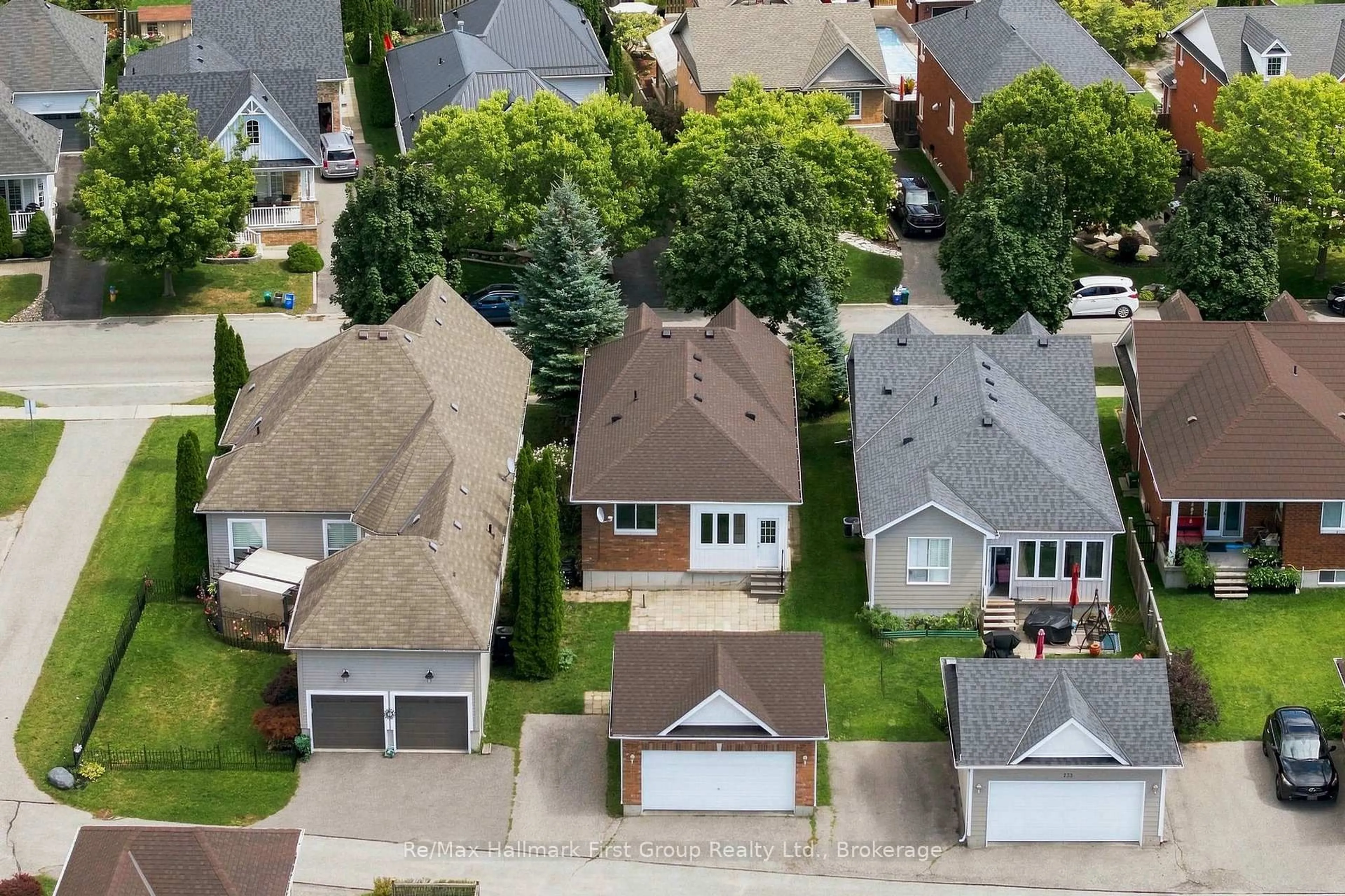 A pic from outside/outdoor area/front of a property/back of a property/a pic from drone, street for 777 Prince of Wales Dr, Cobourg Ontario K9A 5X8