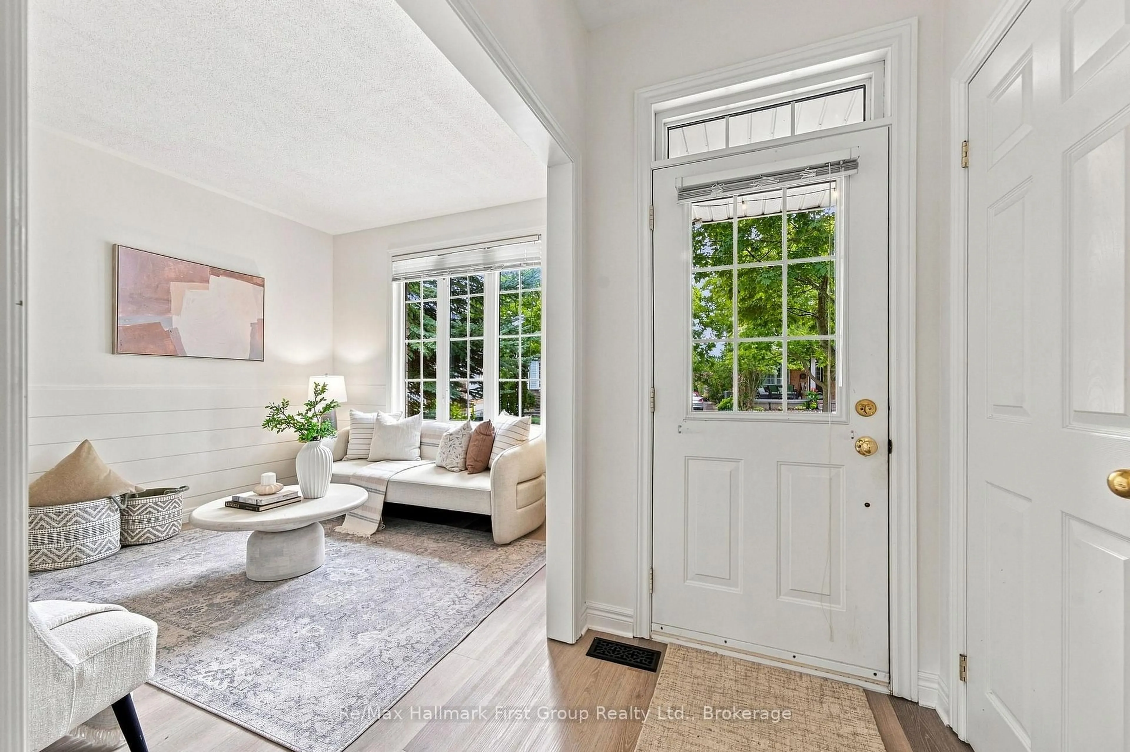 Indoor entryway for 777 Prince of Wales Dr, Cobourg Ontario K9A 5X8