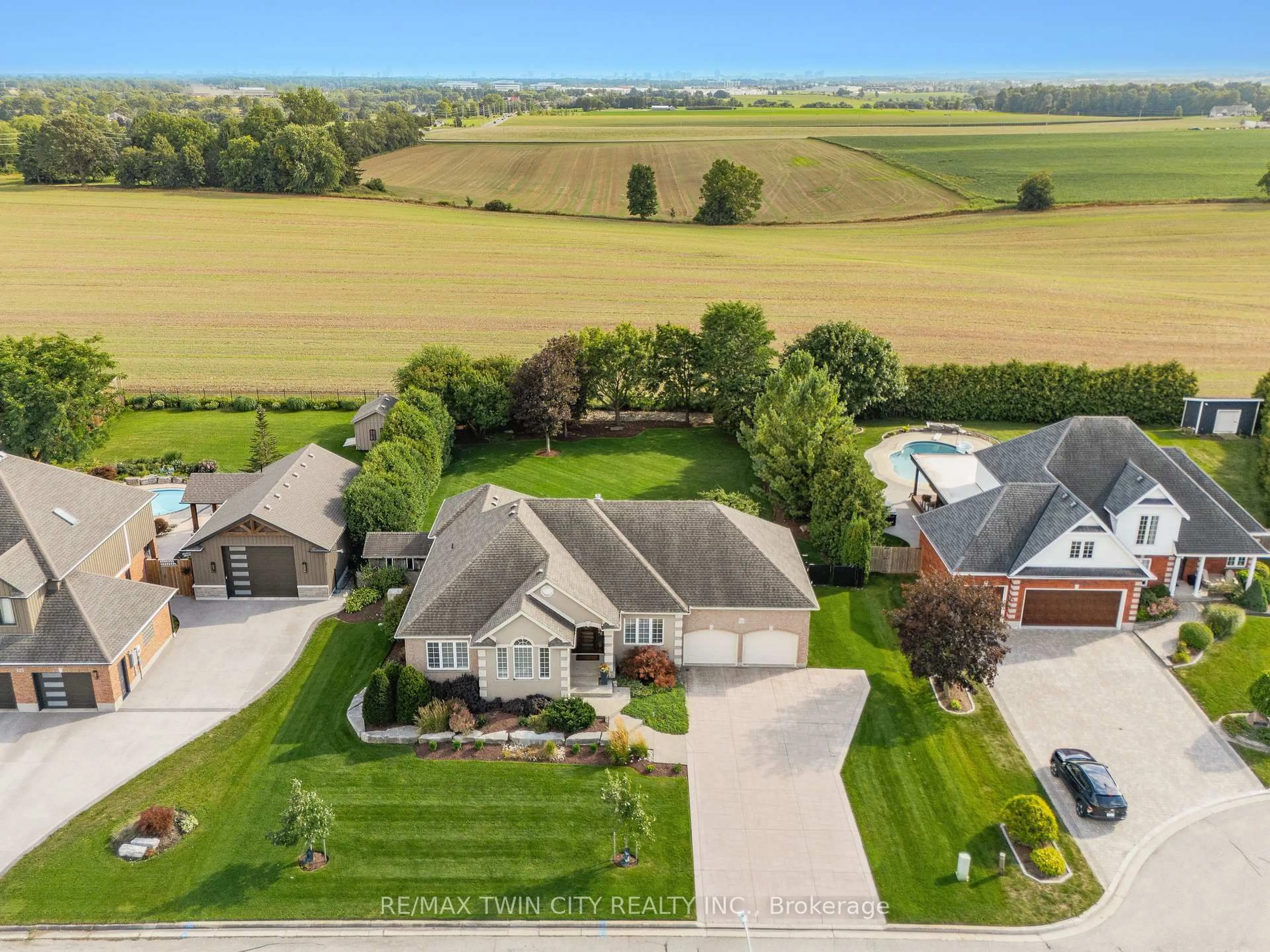 A pic from outside/outdoor area/front of a property/back of a property/a pic from drone, street for 26 Weberlyn Cres, Woolwich Ontario N0B 1N0