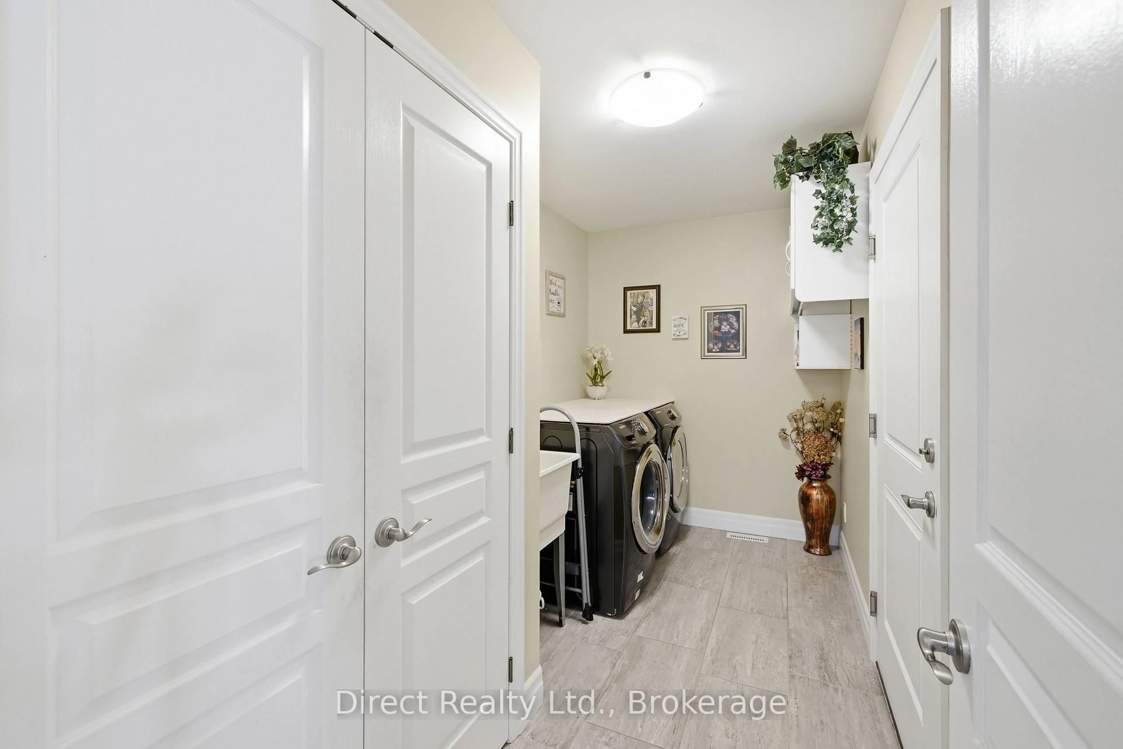 Laundry room for 35 Hummingbird Dr, Belleville Ontario K8N 0H2