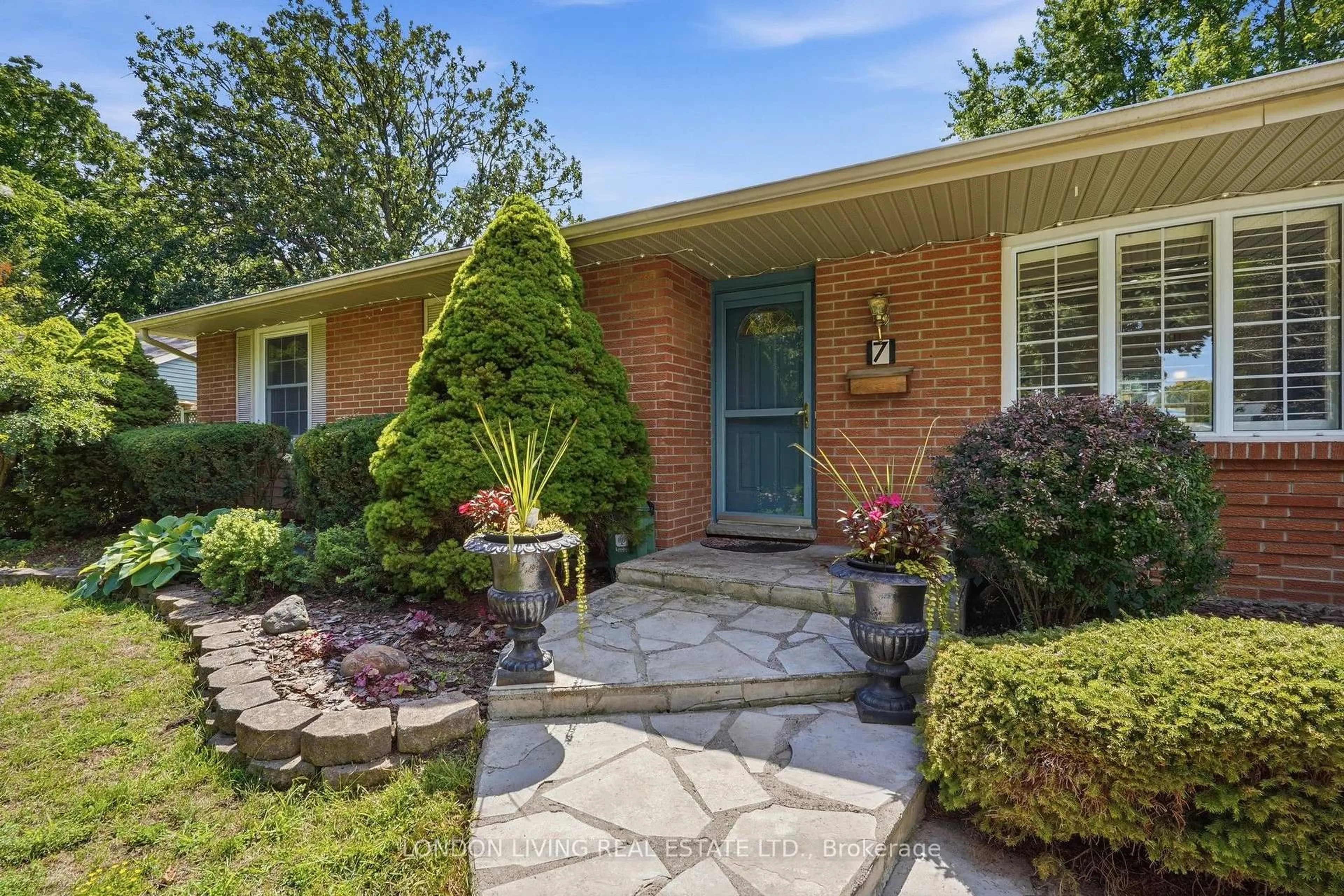 Home with brick exterior material, street for 7 Glenburnie Cres, London North Ontario N5X 2A1