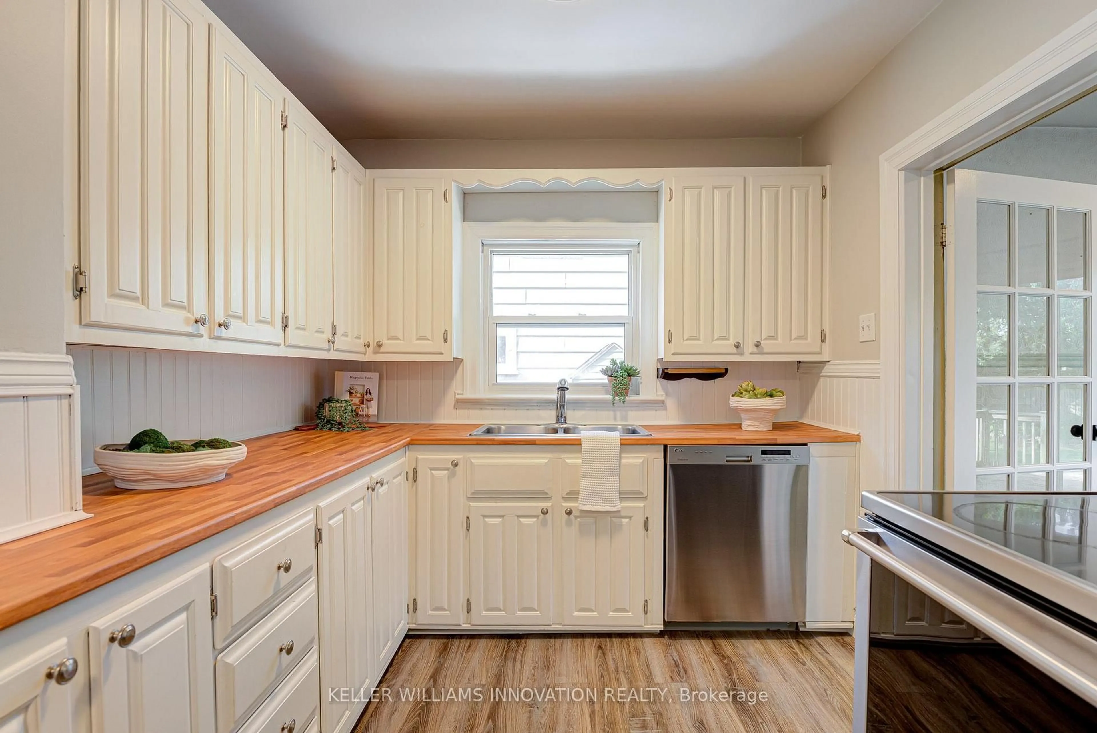 Standard kitchen, wood/laminate floor for 99 Shantz Lane, Kitchener Ontario N2A 1T7