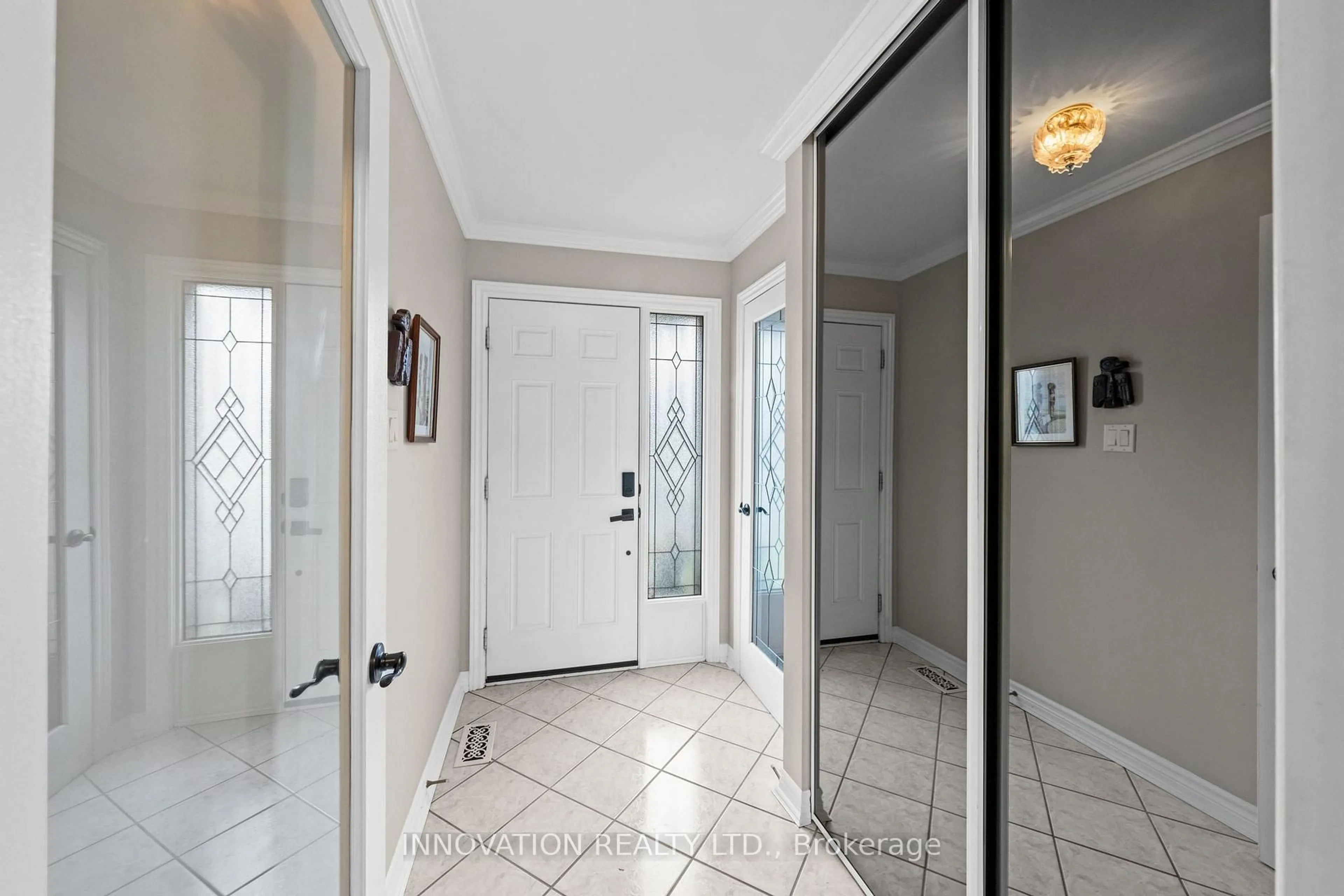 Indoor entryway for 23 Glen Abbey Cres, Ottawa Ontario K2S 1R6