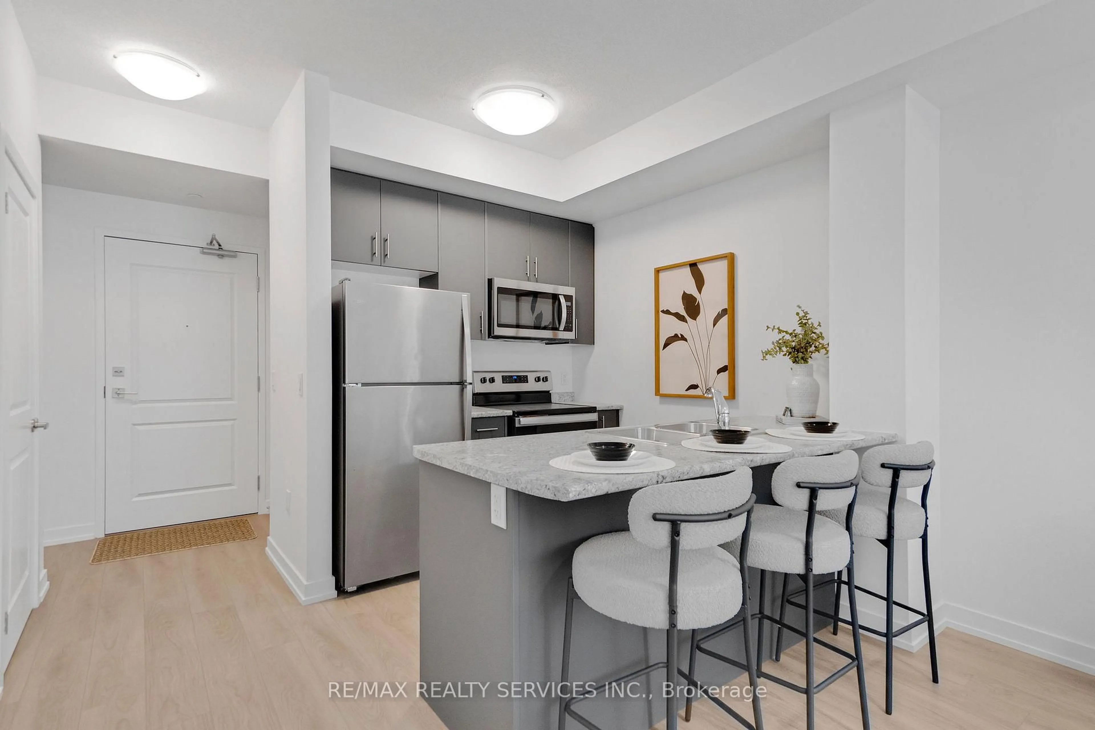 Standard kitchen, unknown for 5055 Greenlane Rd #136, Lincoln Ontario L3J 2J3