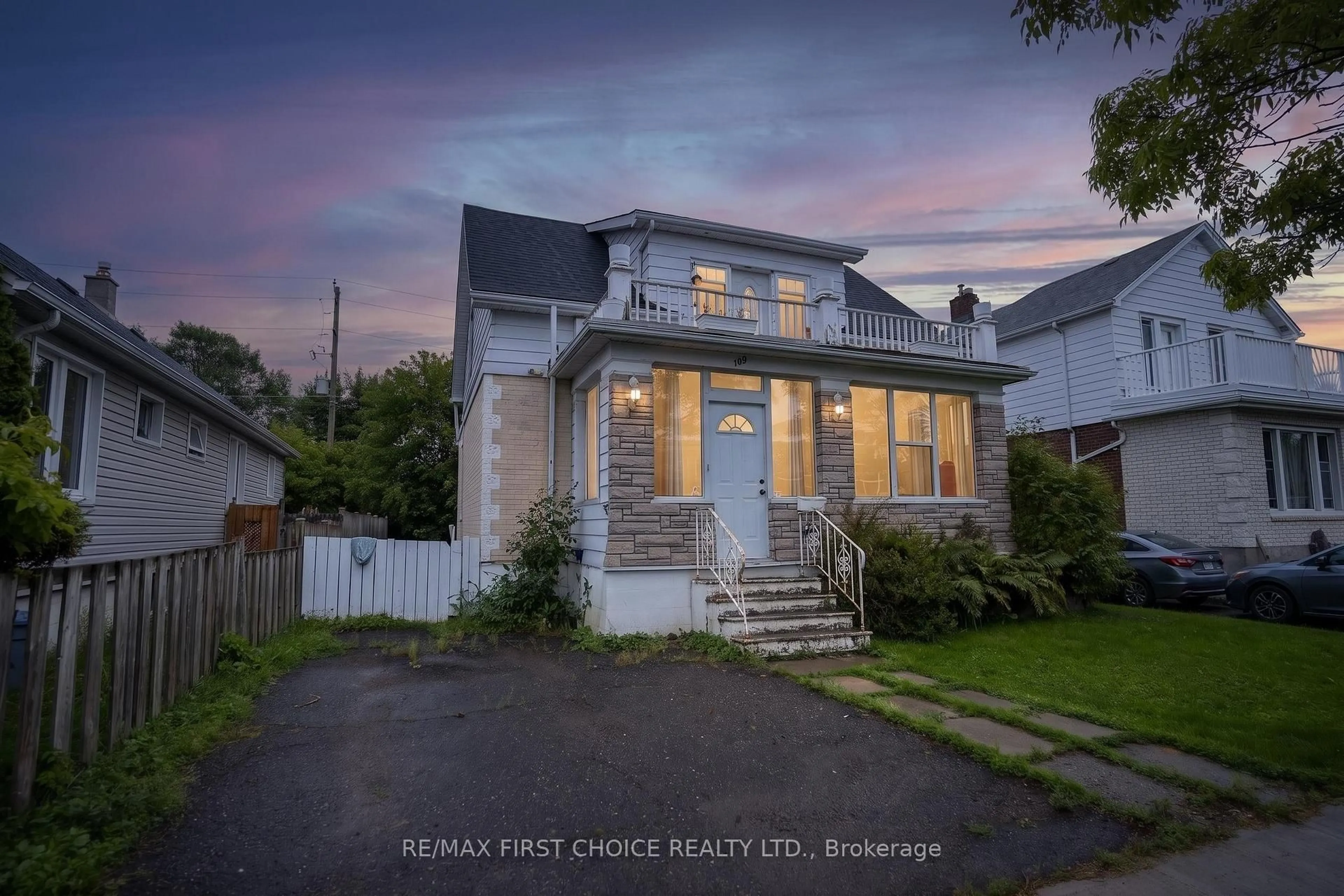 A pic from outside/outdoor area/front of a property/back of a property/a pic from drone, street for 308 Archibald St, Thunder Bay Ontario P7C 3Y4