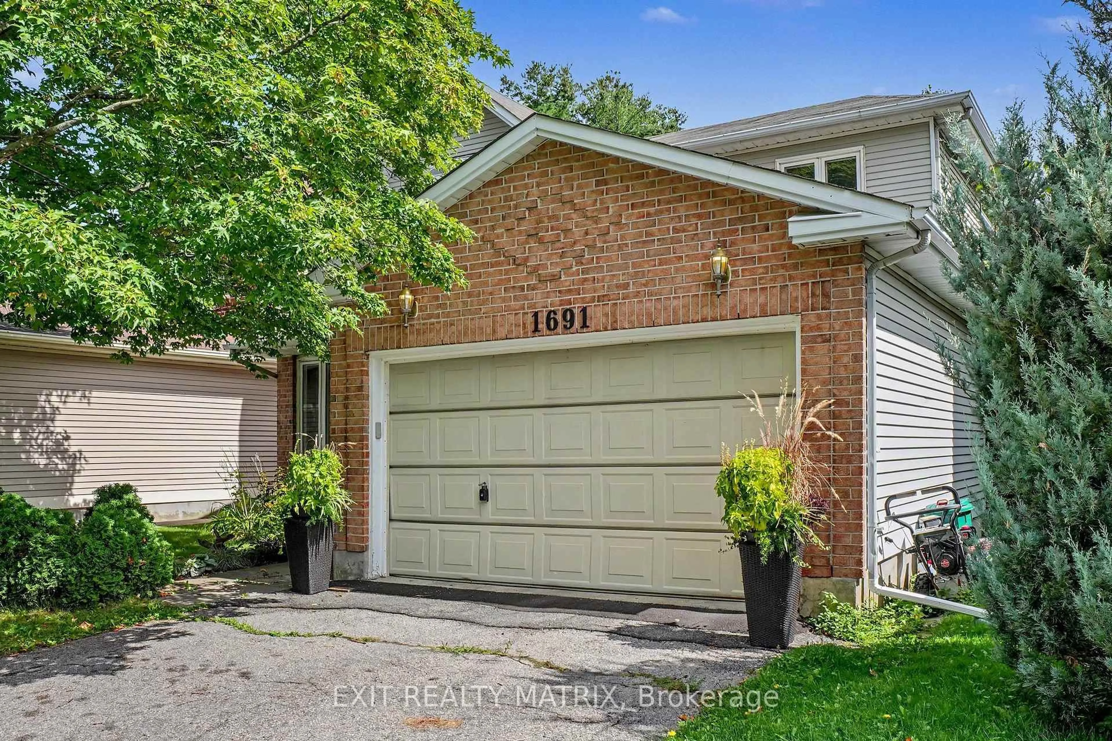 Home with brick exterior material, street for 1691 Hunters Run Dr, Ottawa Ontario K1C 6X3